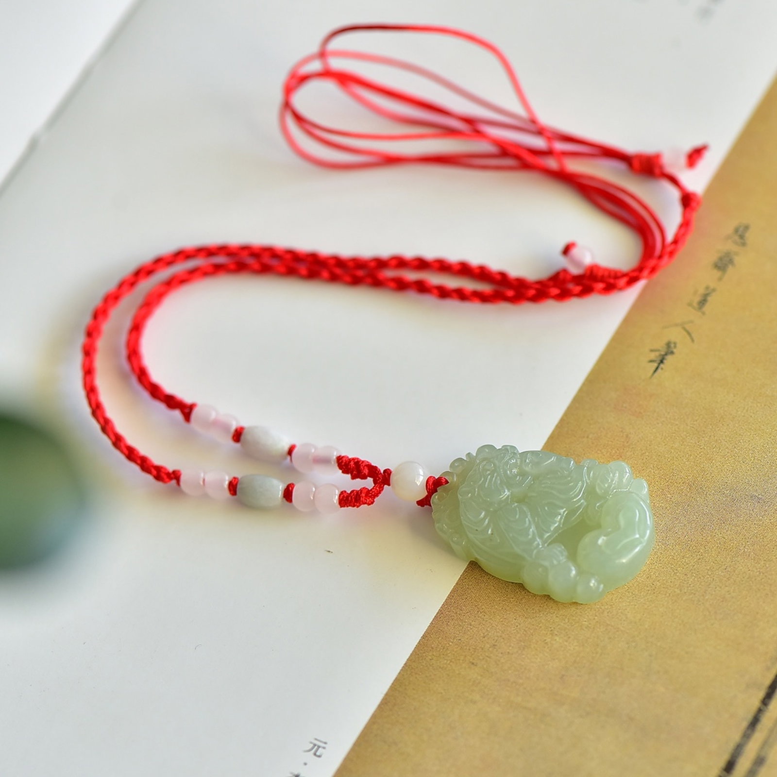 An Exquisite White Jade Tiger Pattern Pendant: An Exquisite White Jade Tiger Pattern Pendant,Size:33mmx20mm 白玉虎纹吊坠