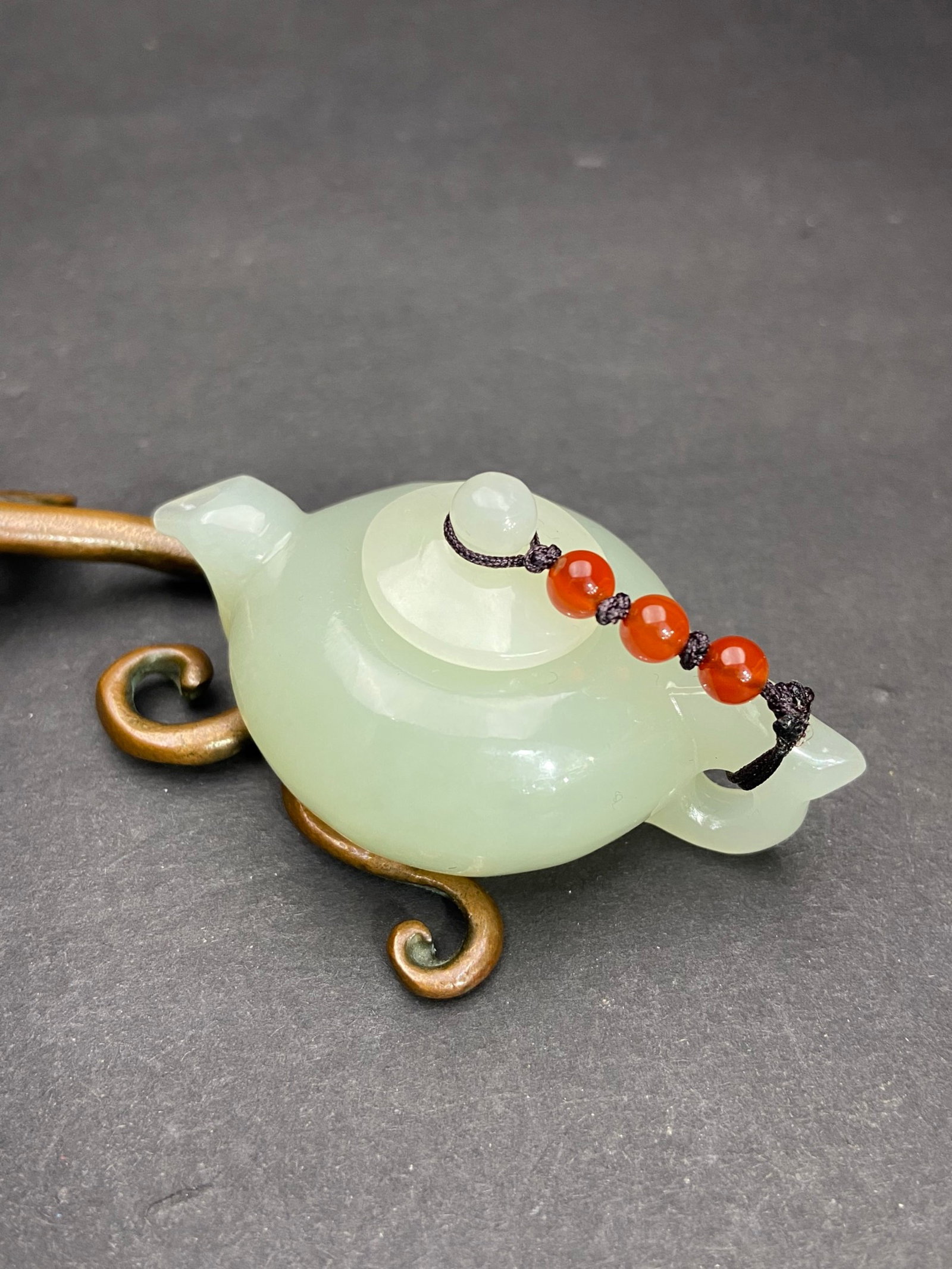 An Exquisite White Jade Teapot Hand Piece: An Exquisite White Jade Teapot Hand Piece,Qing Dynasty,China,Size:64.6mmx40mmx28.3mm,Weight:56g 白玉茶壶手把件,中国清代