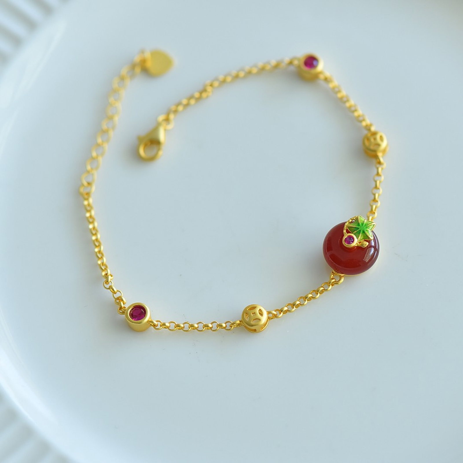 An Exquisite Sterling Silver-Gold Plated Inlaid Red Agate Bracelet: An Exquisite Sterling Silver-Gold Plated Inlaid Red Agate Bracelet 纯银镀金镶红玛瑙手链