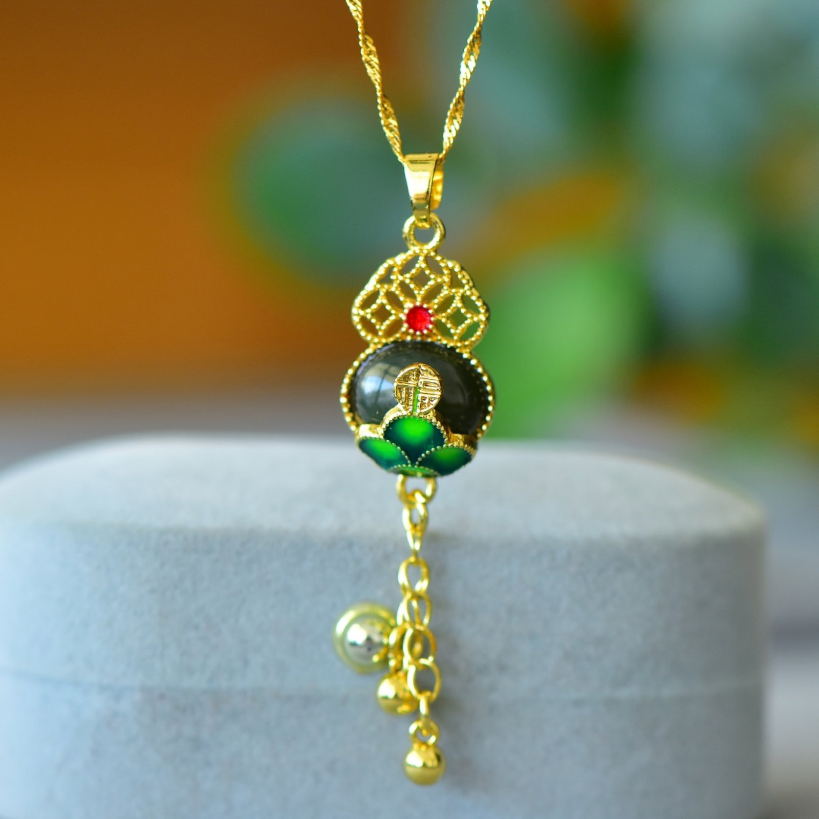 An Exquisite Bronze-Gold Plated Inlaid Green Jade Gourd Necklace: An Exquisite Bronze-Gold Plated Inlaid Green Jade Gourd Necklace,Size:10mmx12mm 铜镀金镶青玉葫芦项链