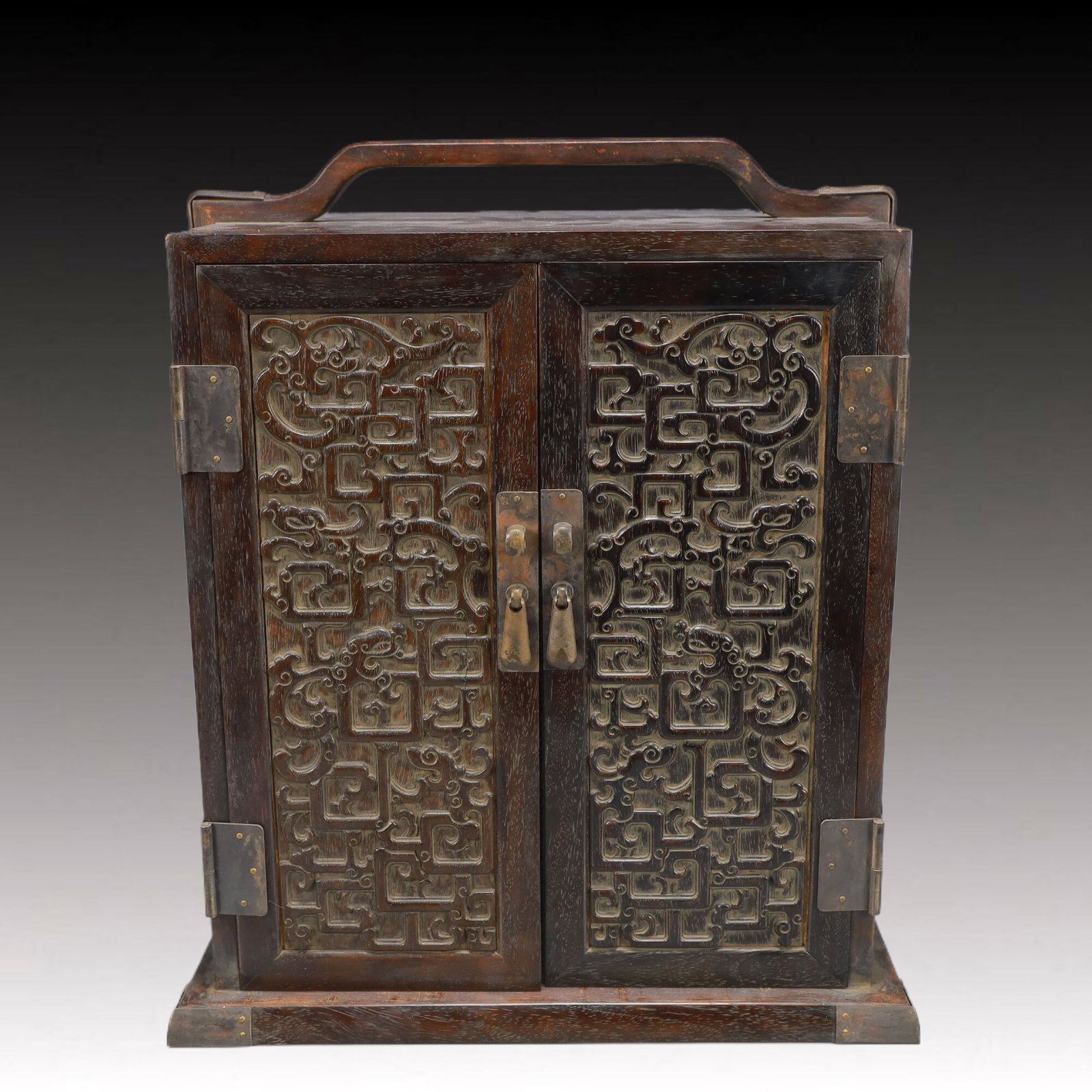 A Rare Zitanwood Dragon Pattern Box: A Rare Zitanwood Dragon Pattern Box,Qing Dynasty, China,Size:13.6inx9.4inx14.4in,Weight:7150g 紫檀木龙纹箱,中国清代