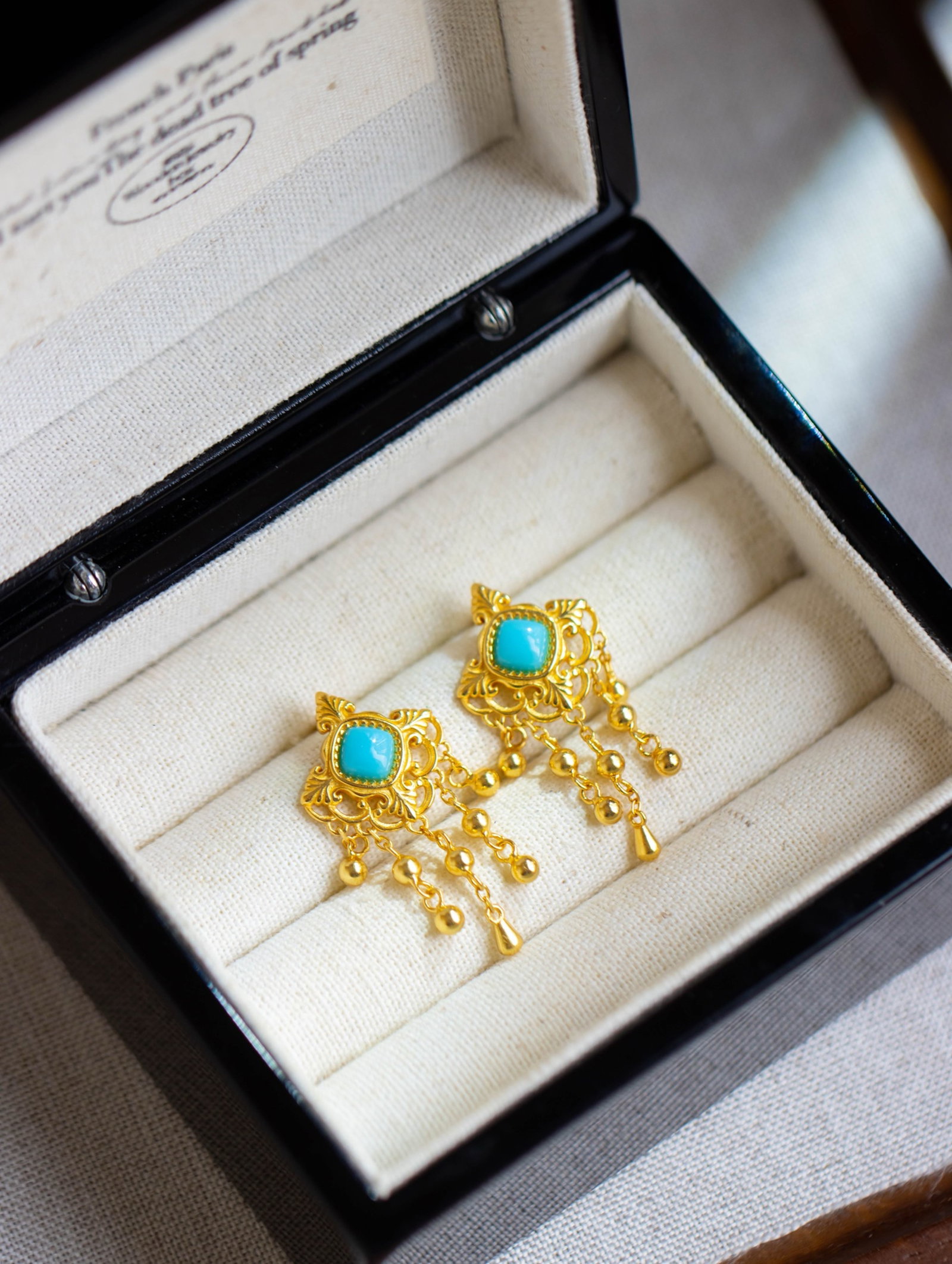 A Pair of Exquisite Sterling Silver-Gold Plated Inlaid Turquoise Earrings: A Pair of Exquisite Sterling Silver-Gold Plated Inlaid Turquoise Earrings 一对纯银镀金镶绿松石耳环