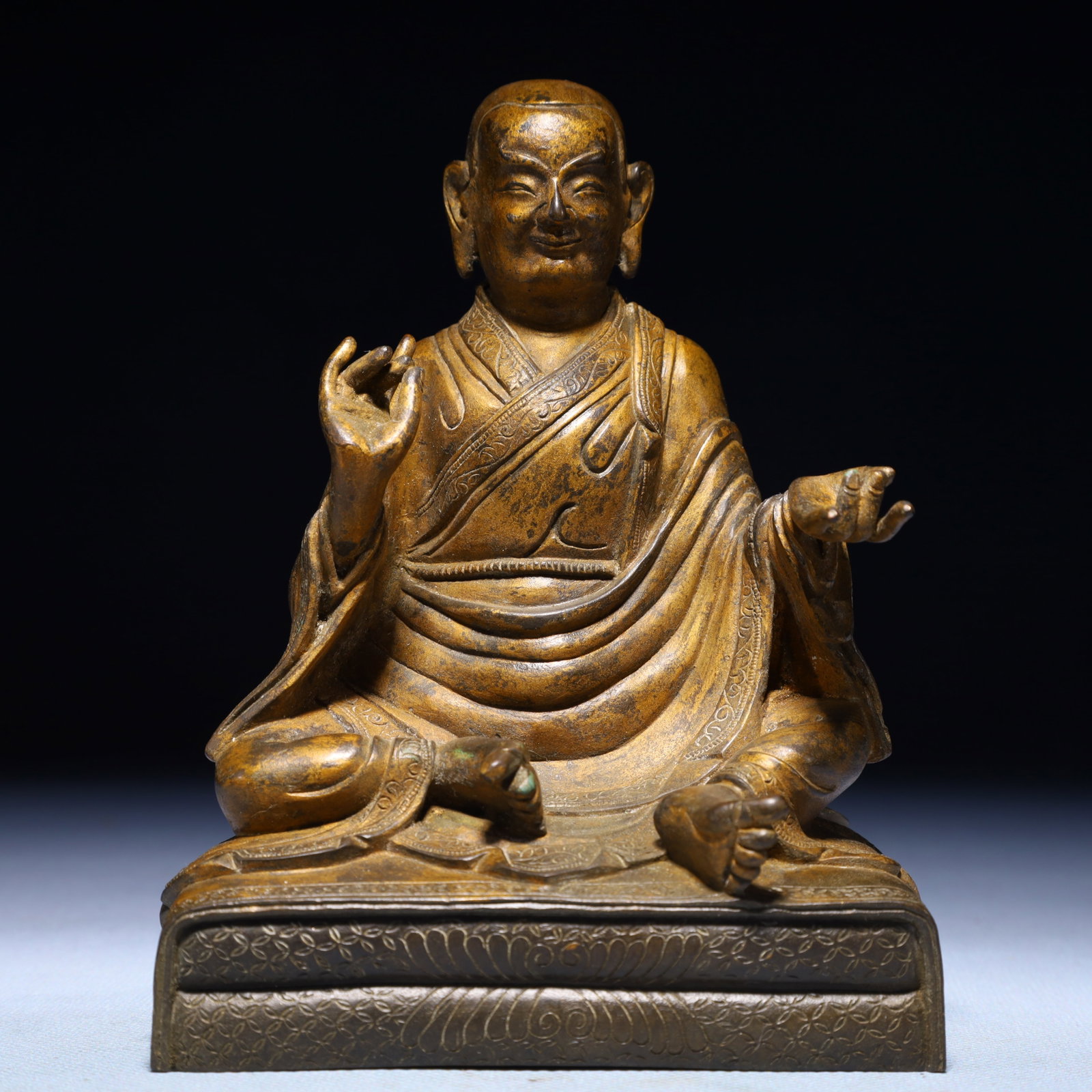 A Solemn Gilt Bronze Statue of Guru: A Solemn Gilt Bronze Statue of Guru,Qing Dynasty,China,Size:4.3inx3inx5.7in,Weight:1450g 铜漆金上师像,中国清代