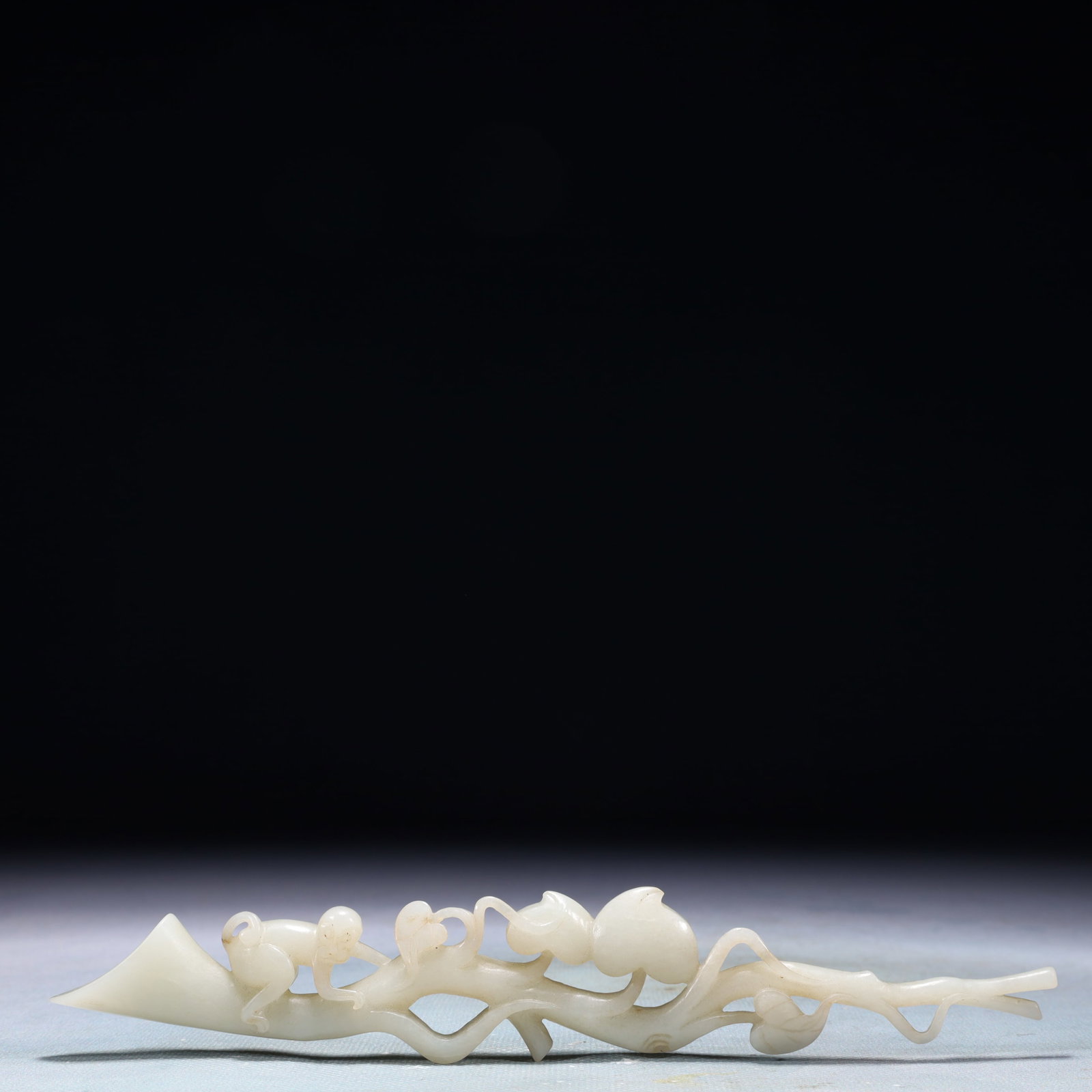 An Exquisite White Jade Monkey Ornament: An Exquisite White Jade Monkey Ornament,Qing Dynasty,China,Size:7.5inx0.4inx1.2in,Weight:62.1g 白玉猴子摆件,中国清代