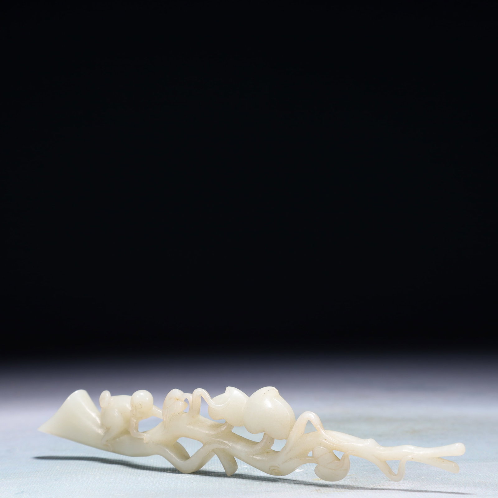 An Exquisite White Jade Monkey Ornament - 4