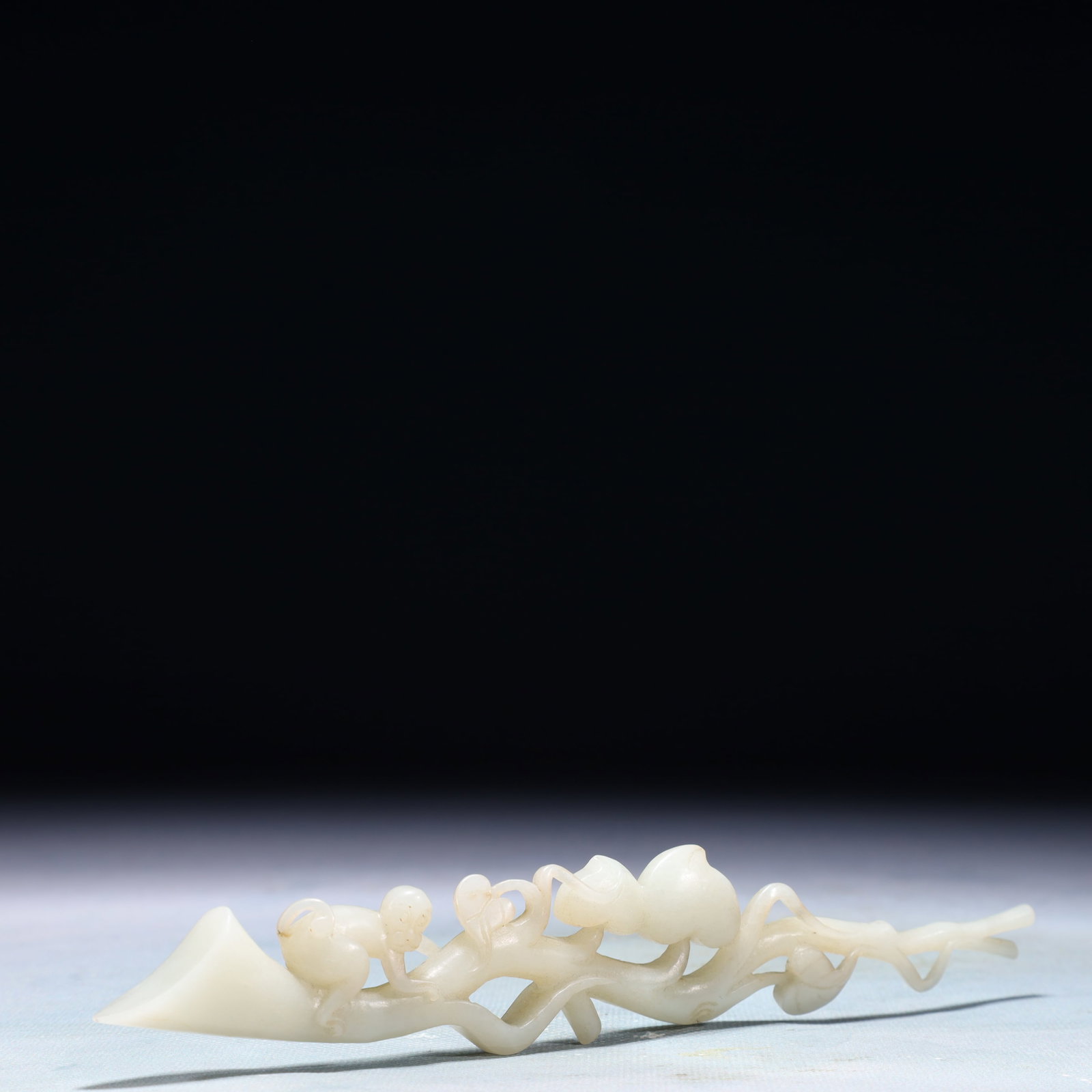 An Exquisite White Jade Monkey Ornament - 5