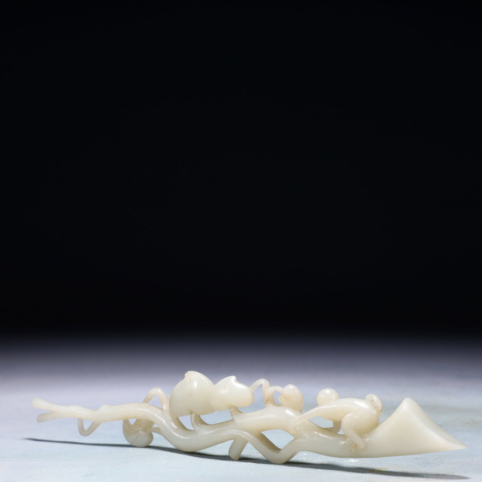 An Exquisite White Jade Monkey Ornament - 6