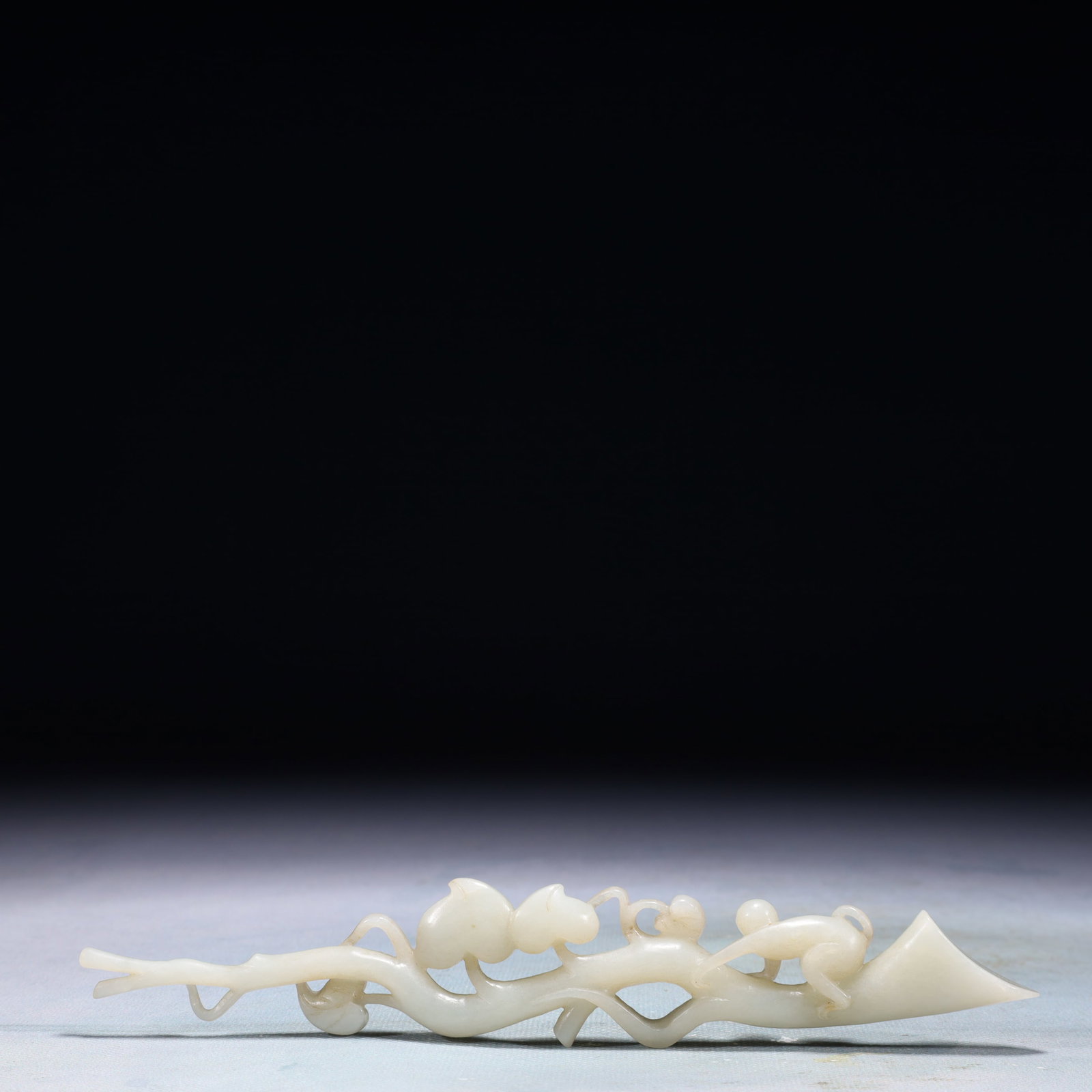 An Exquisite White Jade Monkey Ornament - 7