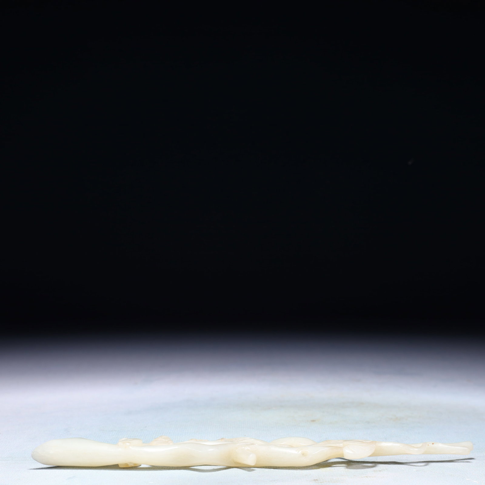 An Exquisite White Jade Monkey Ornament - 8