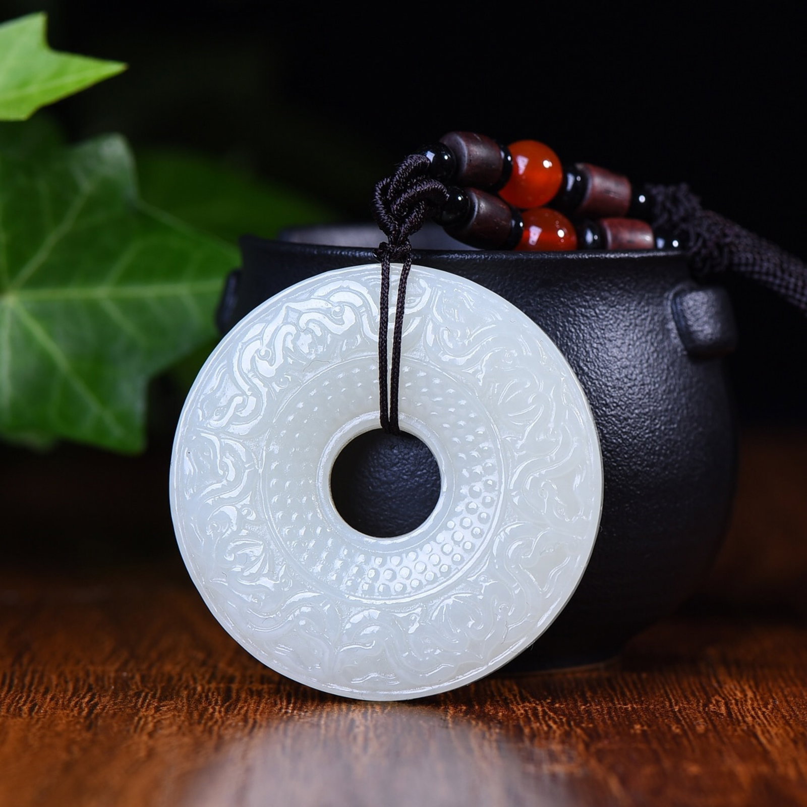 An Exquisite White Jade Pendant: An Exquisite White Jade Pendant,Size:49mmx49mm (寓意) 玉脂白润 吉祥 平安 白玉吊坠