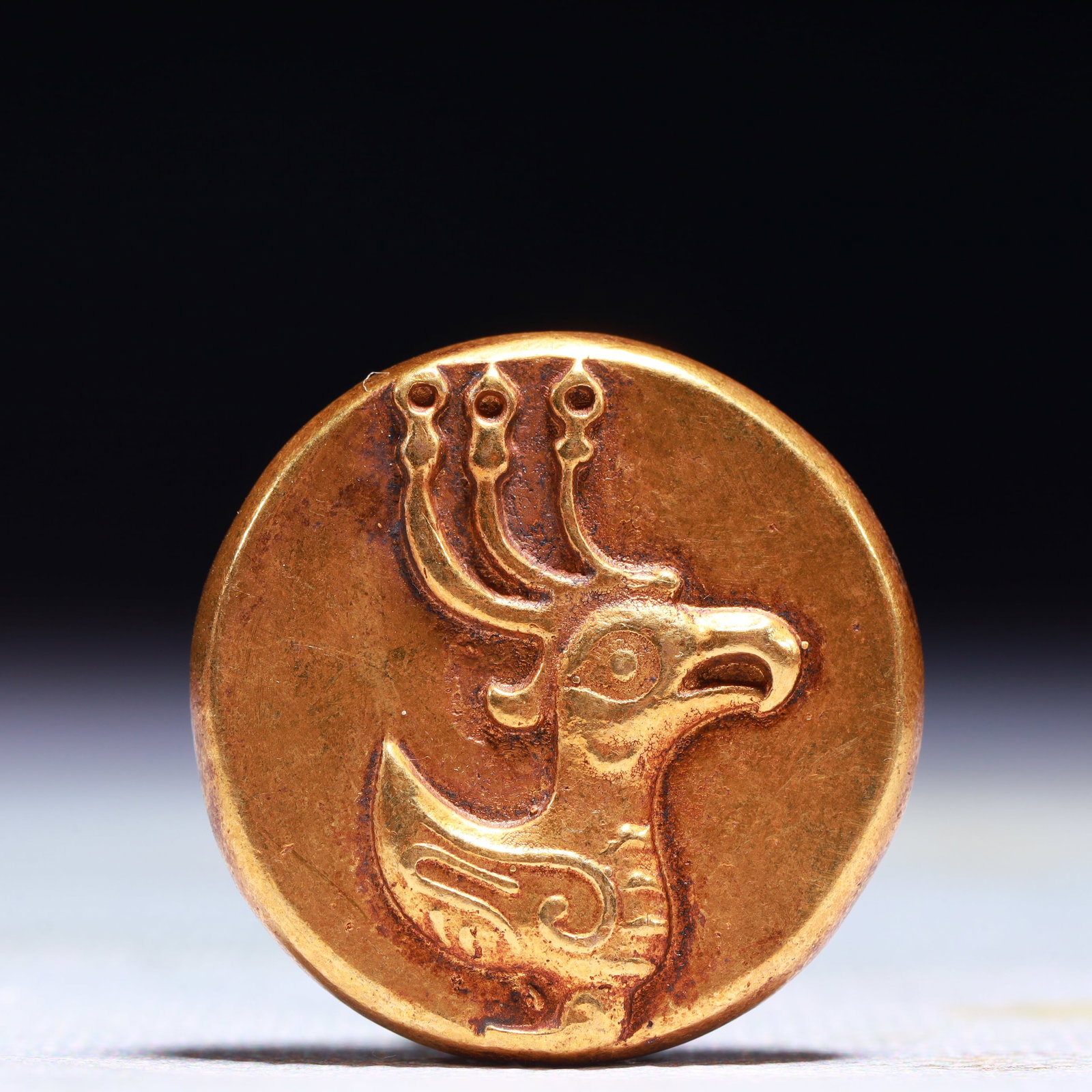 An Exquisite Gilt Bronze Cash Coin: An Exquisite Gilt Bronze Cash Coin,Shang Dynasty,China,Size:1.2in,Weight:28g 铜鎏金钱币,中国商代