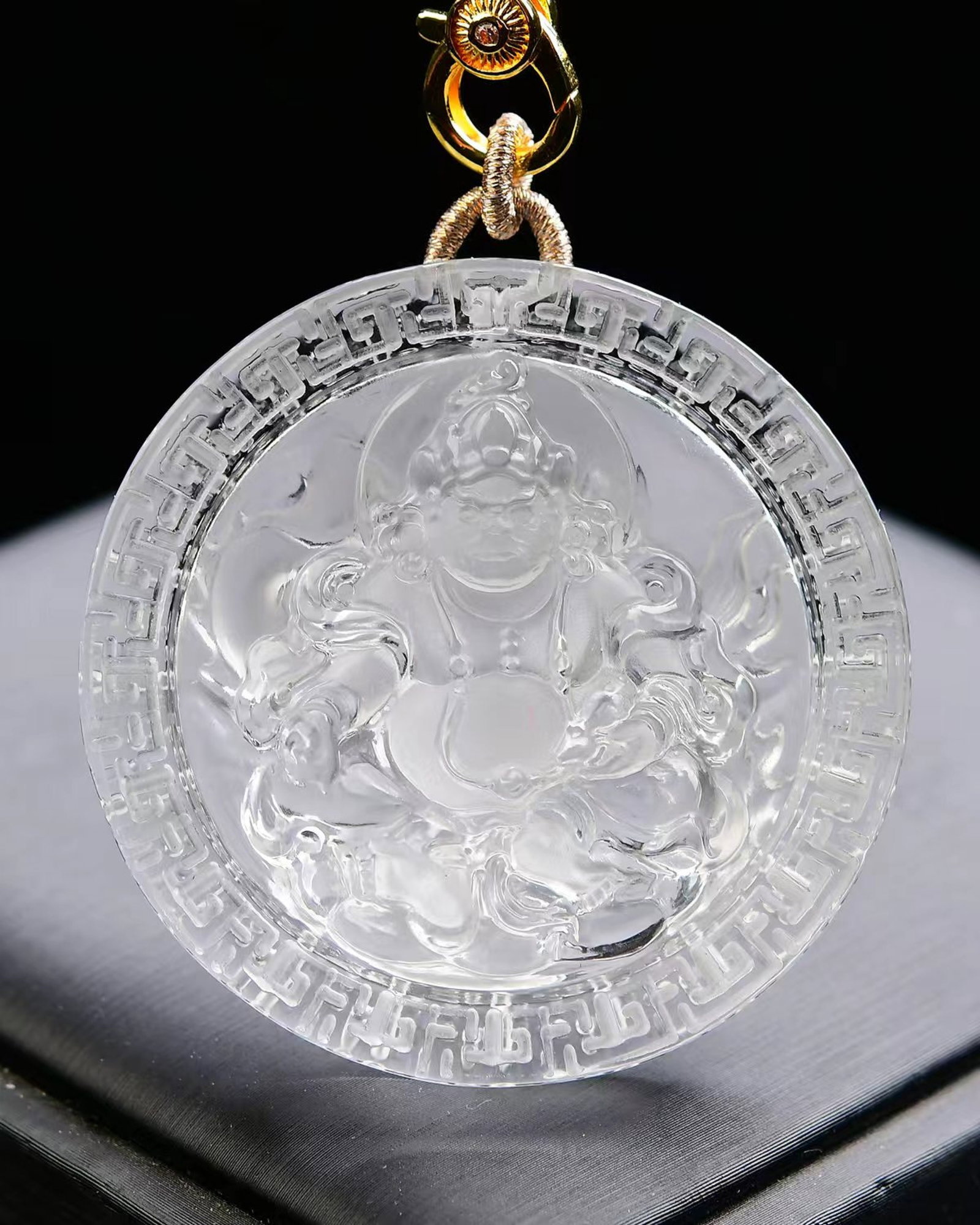 An Exquisite Crystal Statue of Mammon Dragon Pattern Pendant: An Exquisite Crystal Statue of Mammon Dragon Pattern Pendant,Size:50mmx50mmx12mm,Weight:73.6g 寓意招财进财,龙寓意生意兴隆,