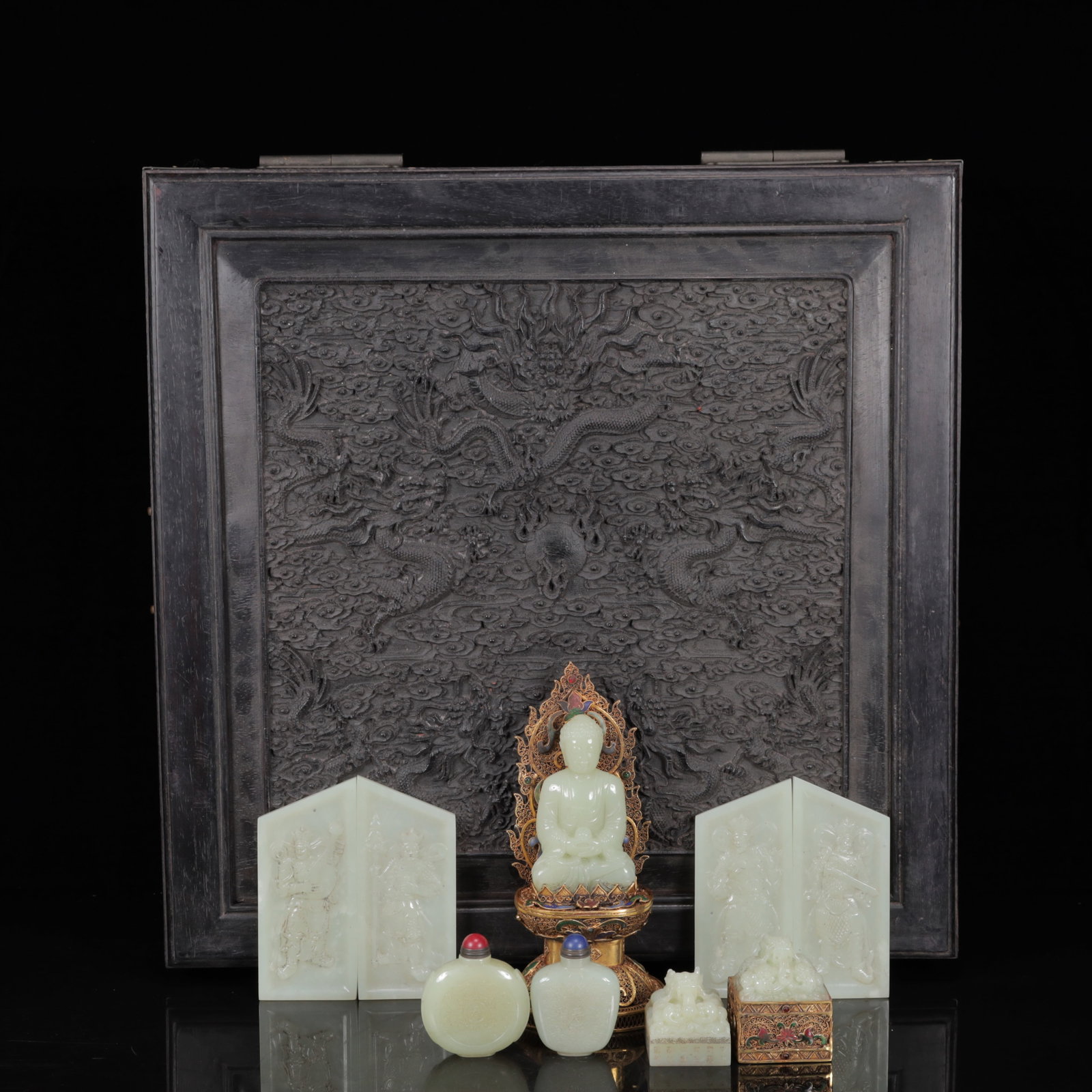 A Set of Exquisite Gilt Inlaid White Jade Buddha Statue Ornaments: A Set of Exquisite Gilt Inlaid White Jade Buddha Statue Ornaments,Qing Dynasty, China,Size:(Seal)2inx1.6inx2.4in*2,(Figure)3.5inx3inx7.5in,Weight:1500g 一套鎏金嵌白