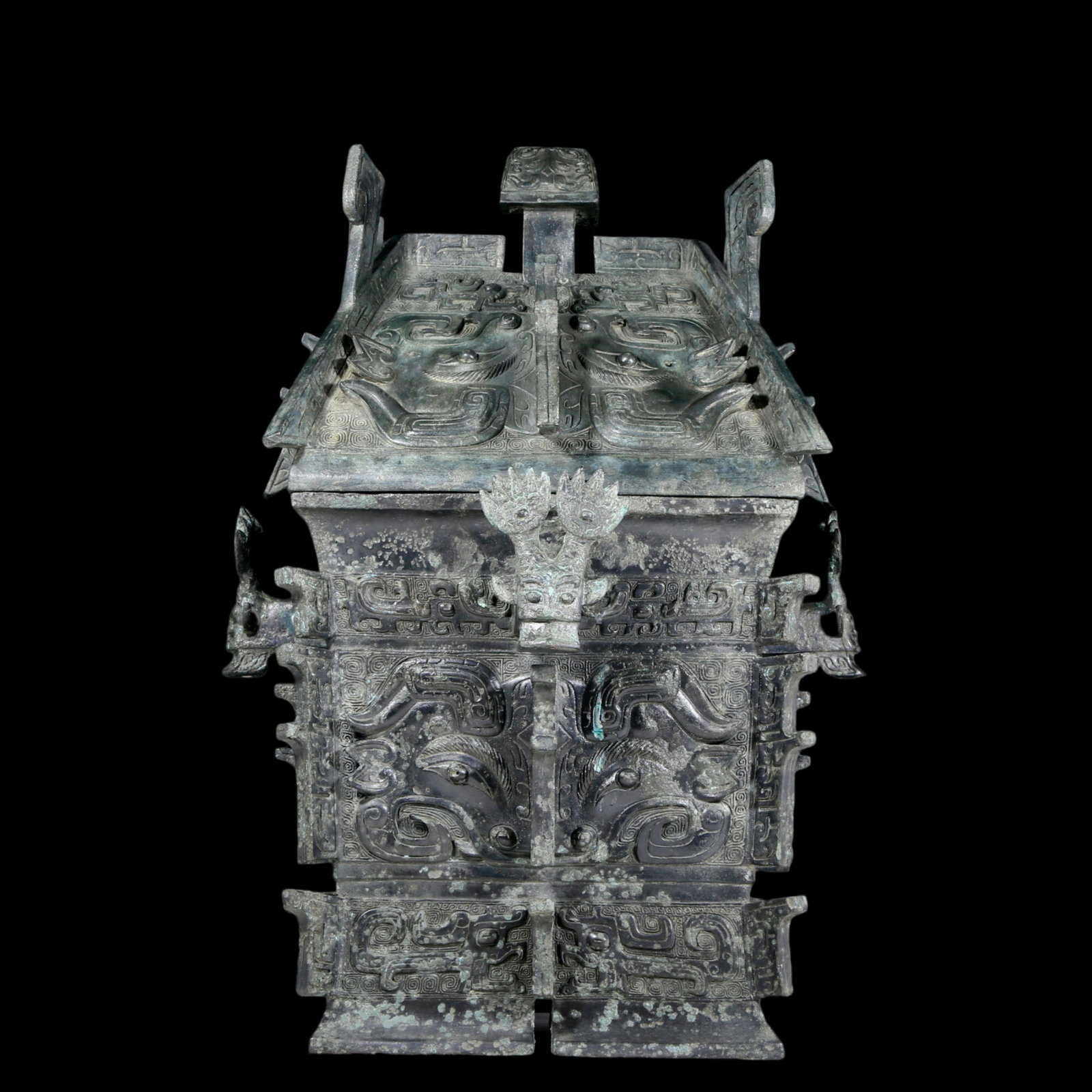 A precious bronze animal mask jar with lid: A precious bronze animal mask jar with lid and inscription. In ancient times, the surface was carefully carved, vividly demonstrating the superb skills of the craftsman. It has its own unique meaning 