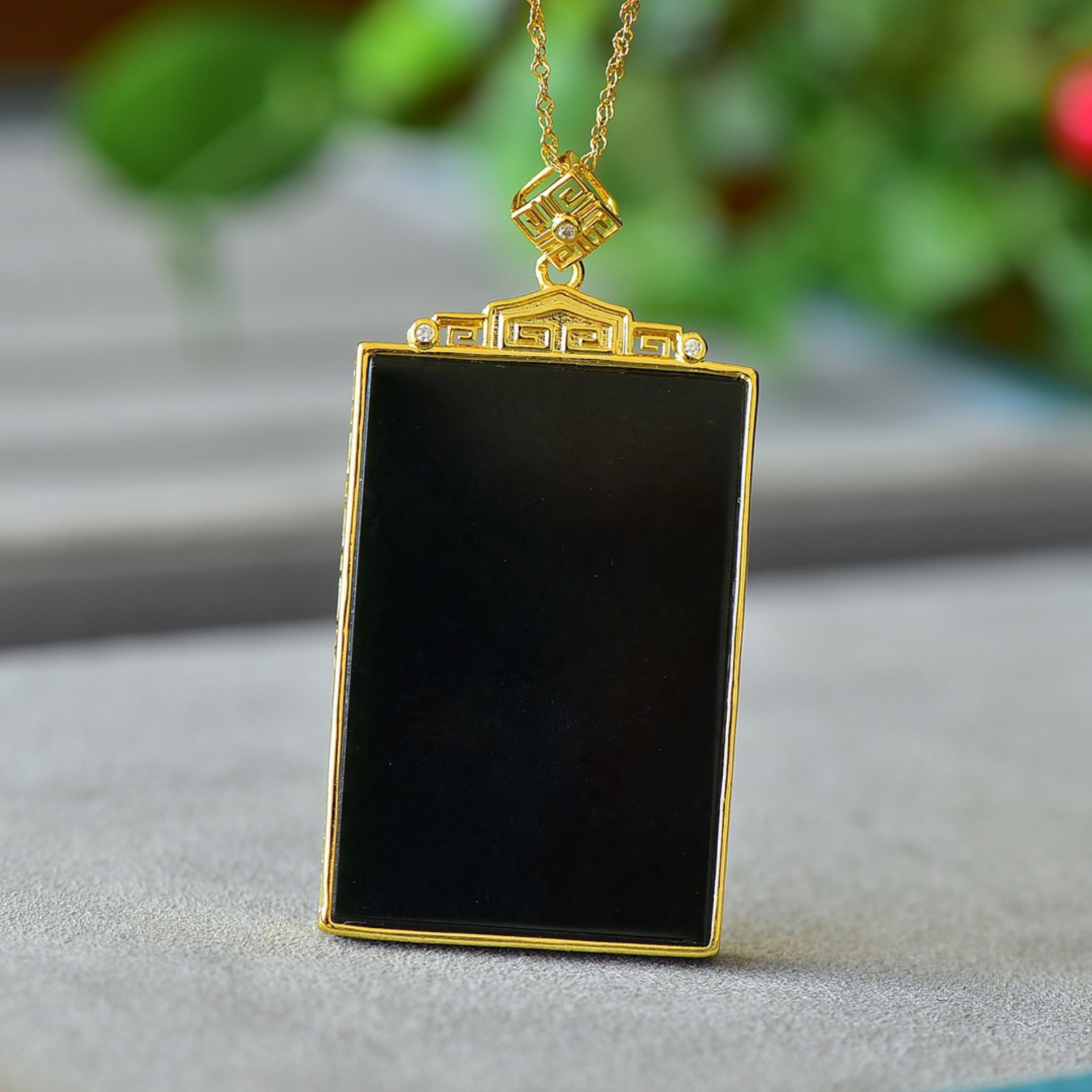 An Exquisite Bronze-Gold Plated Inlaid Green Jade Necklace: An Exquisite Bronze-Gold Plated Inlaid Green Jade Necklace,Size:30mmx45mm 铜镀金镶青玉项链