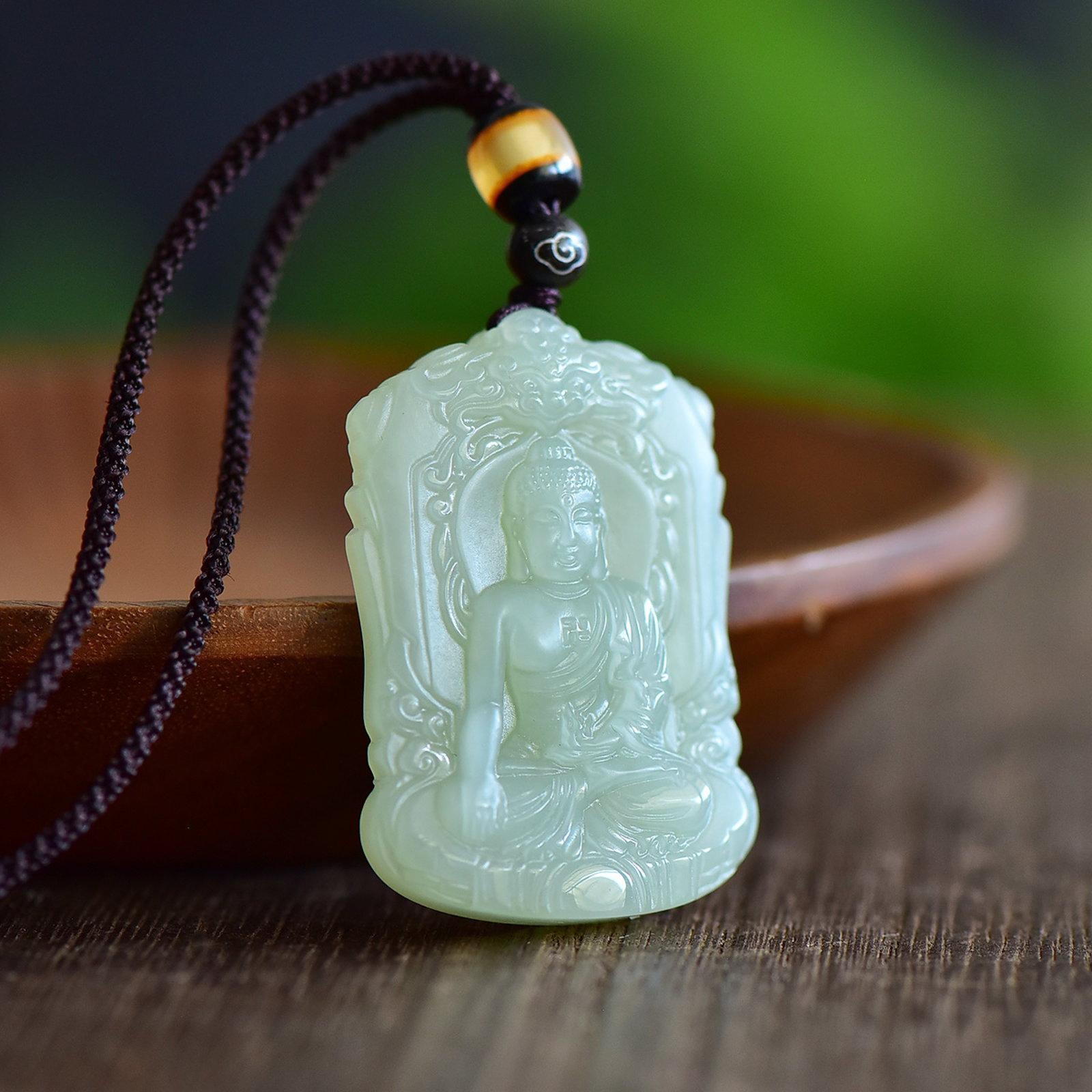 An Exquisite Greenish Jade Bodhisattva Pendant: An Exquisite Greenish Jade Bodhisattva Pendant,Size:45mmx32mm 寓意:生肖属猪 狗佩戴,佩戴可使一生顺利