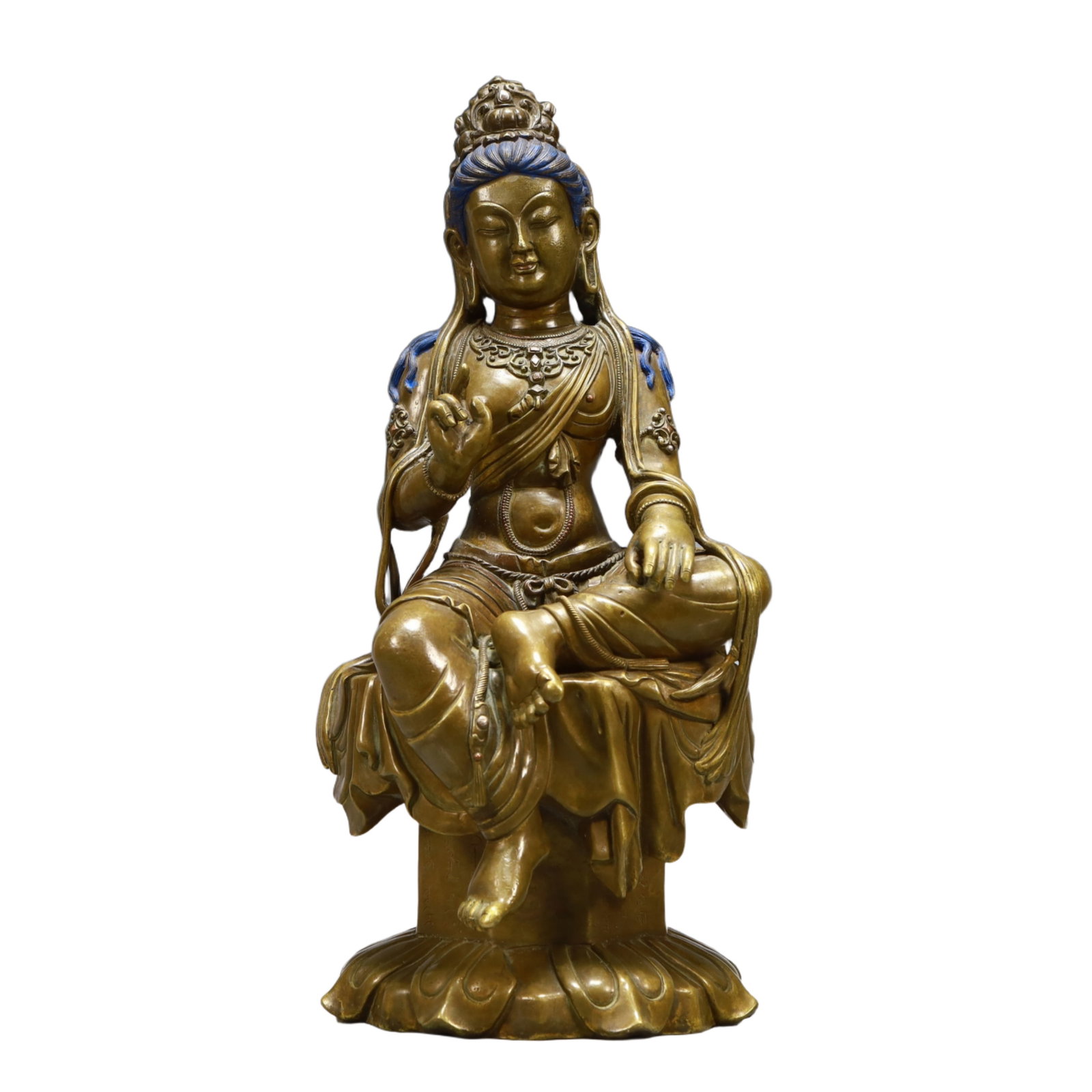 A Solemn Bronze Statue of Avalokitesvara: A Solemn Bronze Statue of Avalokitesvara,Qing Dynasty, China,Size:6.7inx14.6in,Weight:7650g 铜观音像,中国清代