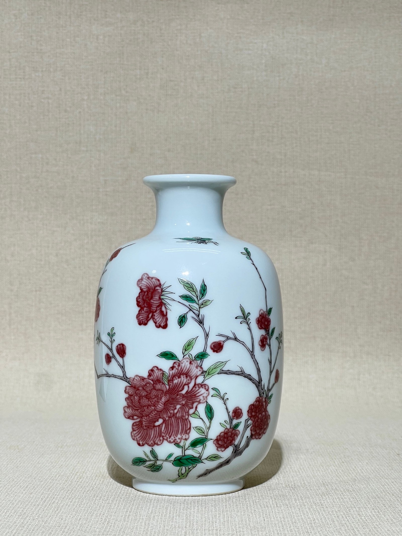 An Exquisite Underglaze-Red Famille-Rose Flower Pattern Vase (1 of 6)