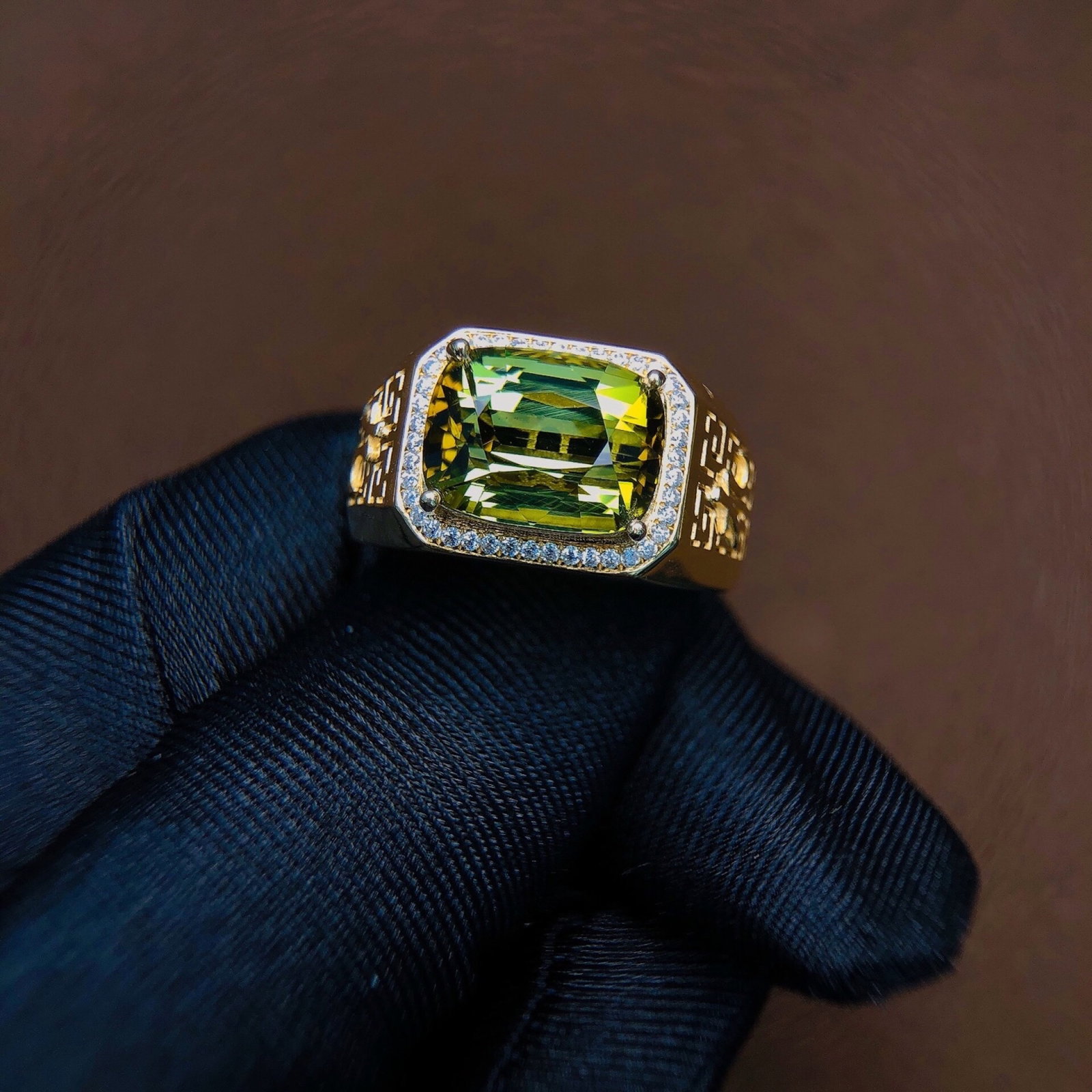 7.26Ctw Sterling Silver-Gold Plated Inlaid Natural Tourmaline Ring: 7.26Ctw Sterling Silver-Gold Plated Inlaid Natural Tourmaline Ring,Size:9.2mmx12.1mm 7.26Ctw纯银镀金嵌天然碧玺戒指