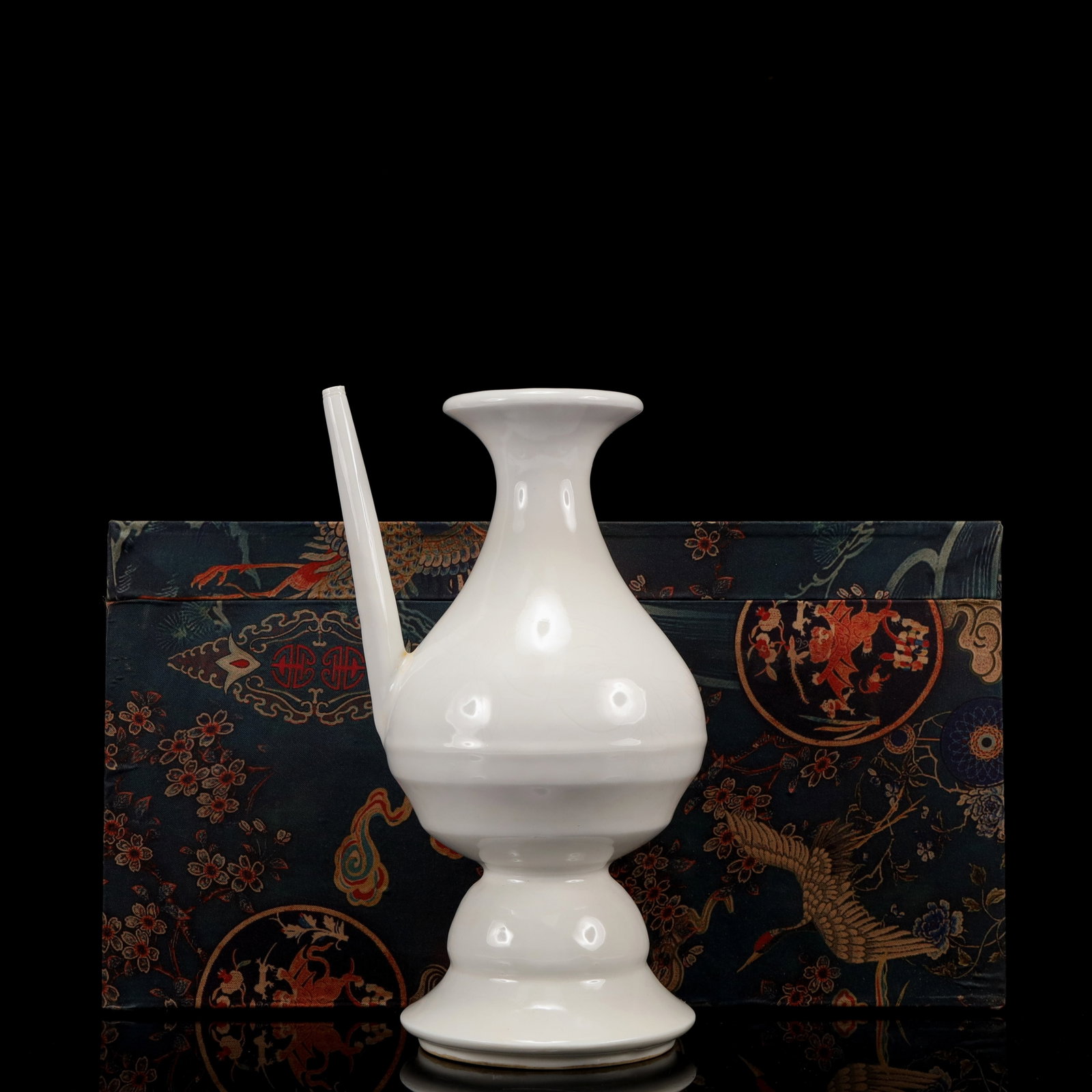 An Exquisite White Glazed Pot (1 of 13)