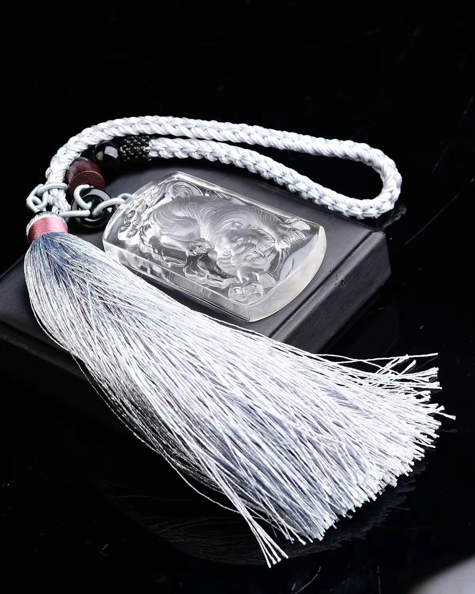 An Exquisite Crystal Tiger Pattern Pendant - 5