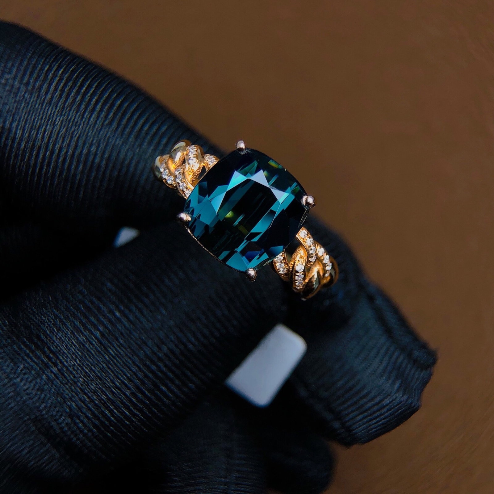 4.27Ctw Sterling Silver-Gold Plated Inlaid Natural Tourmaline Ring: 4.27Ctw Sterling Silver-Gold Plated Inlaid Natural Tourmaline Ring,Size:9.8mmx9.4mm 4.27Ctw纯银镀金嵌天然碧玺戒指