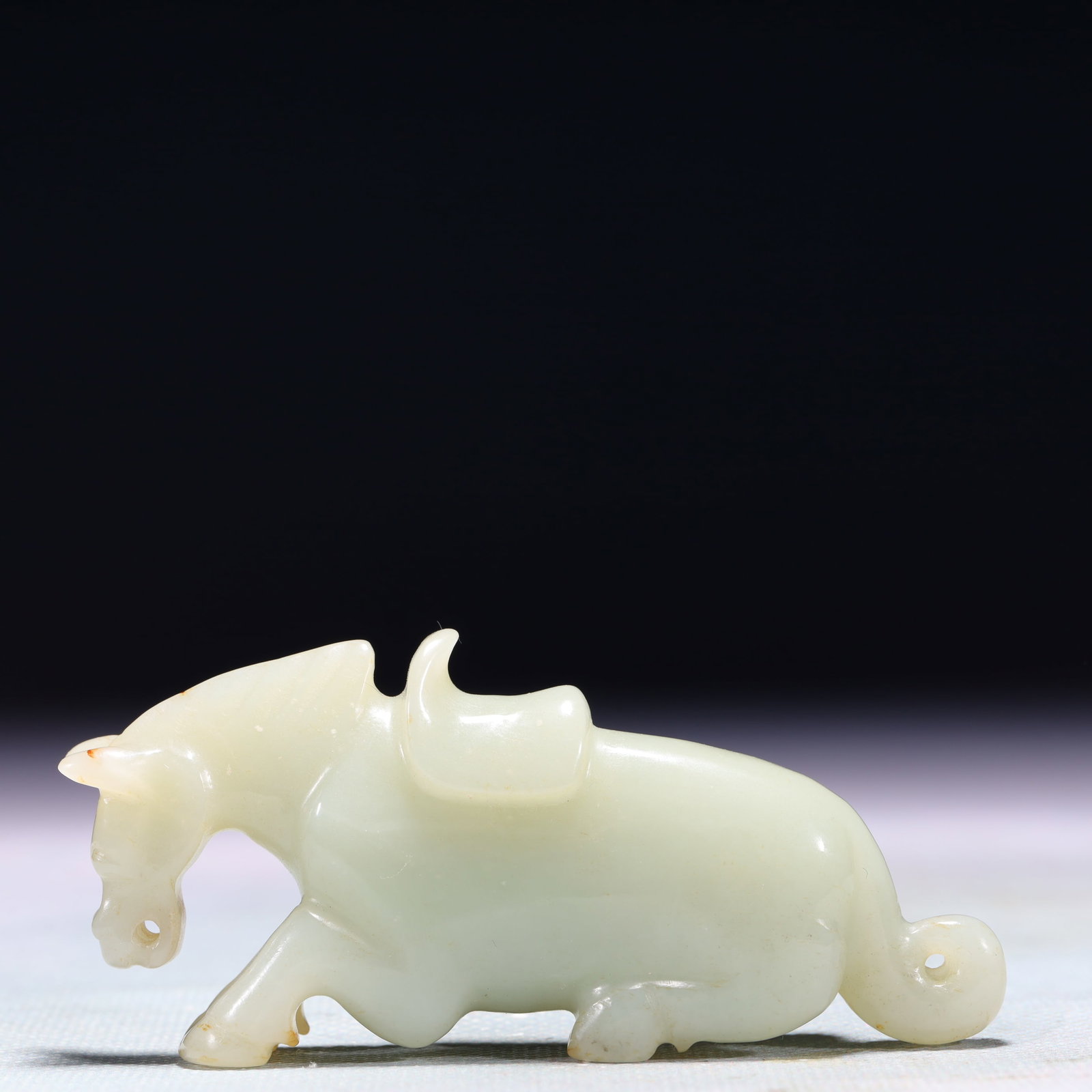 An Exquisite White Jade Horse Ornament: An Exquisite White Jade Horse Ornament,Qing Dynasty,China,Size:3.5inx0.8inx1.6in,Weight:91g 白玉骏马摆件,中国清代