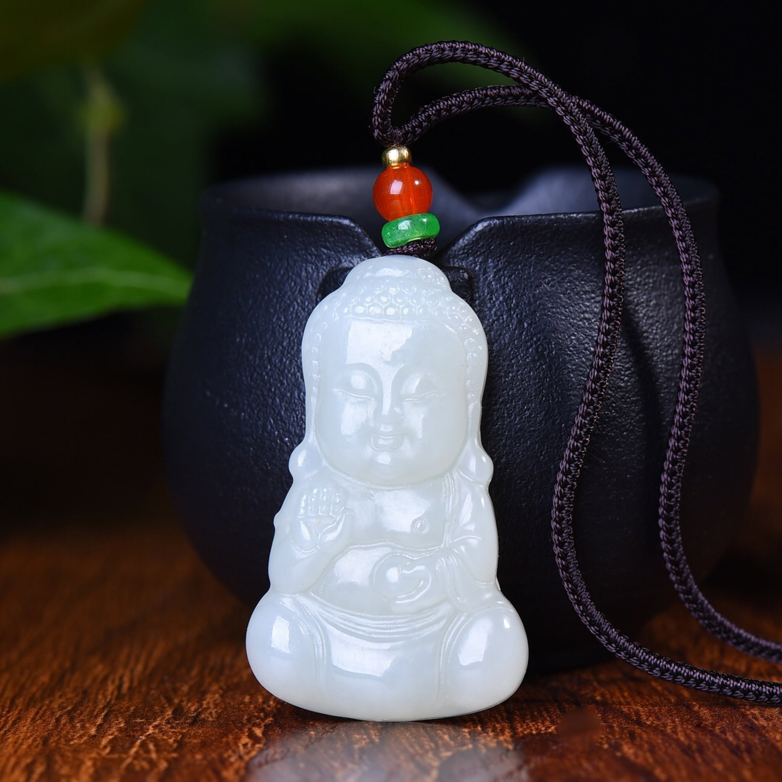 An Exquisite White Jade Buddha Pendant: An Exquisite White Jade Buddha Pendant,Size:28mmx46mm (寓意)一生平安、能带来好运 白玉佛像吊坠