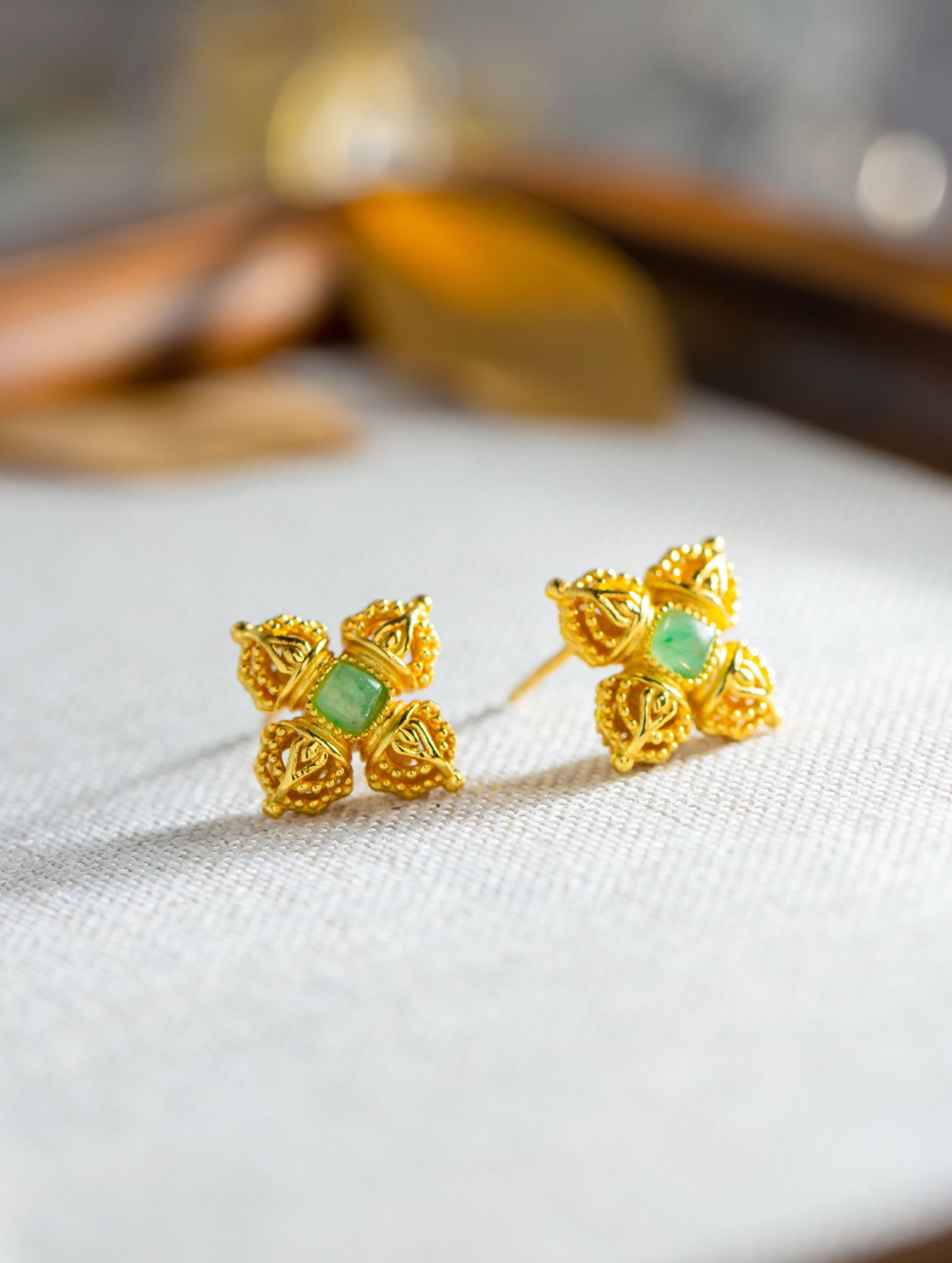 A Pair of Exquisite Sterling Silver-Gold Plated Inlaid Jadeite Earrings: A Pair of Exquisite Sterling Silver-Gold Plated Inlaid Jadeite Earrings 一对纯银镀金镶翡翠耳钉