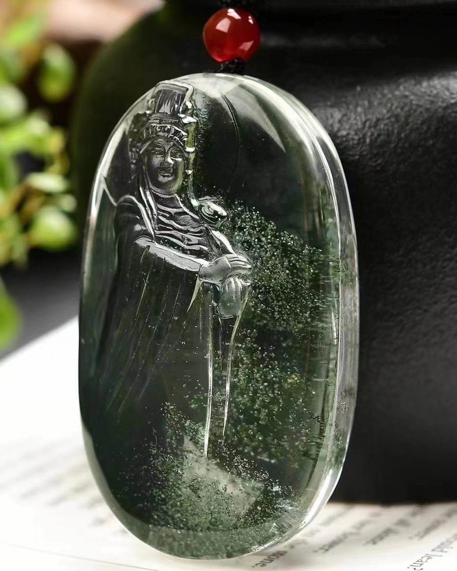 An Exquisite Crystal Figure Pattern Pendant: An Exquisite Crystal Figure Pattern Pendant,Size:70mmx47mmx20mm天,Weight:39g 水晶人物纹吊坠