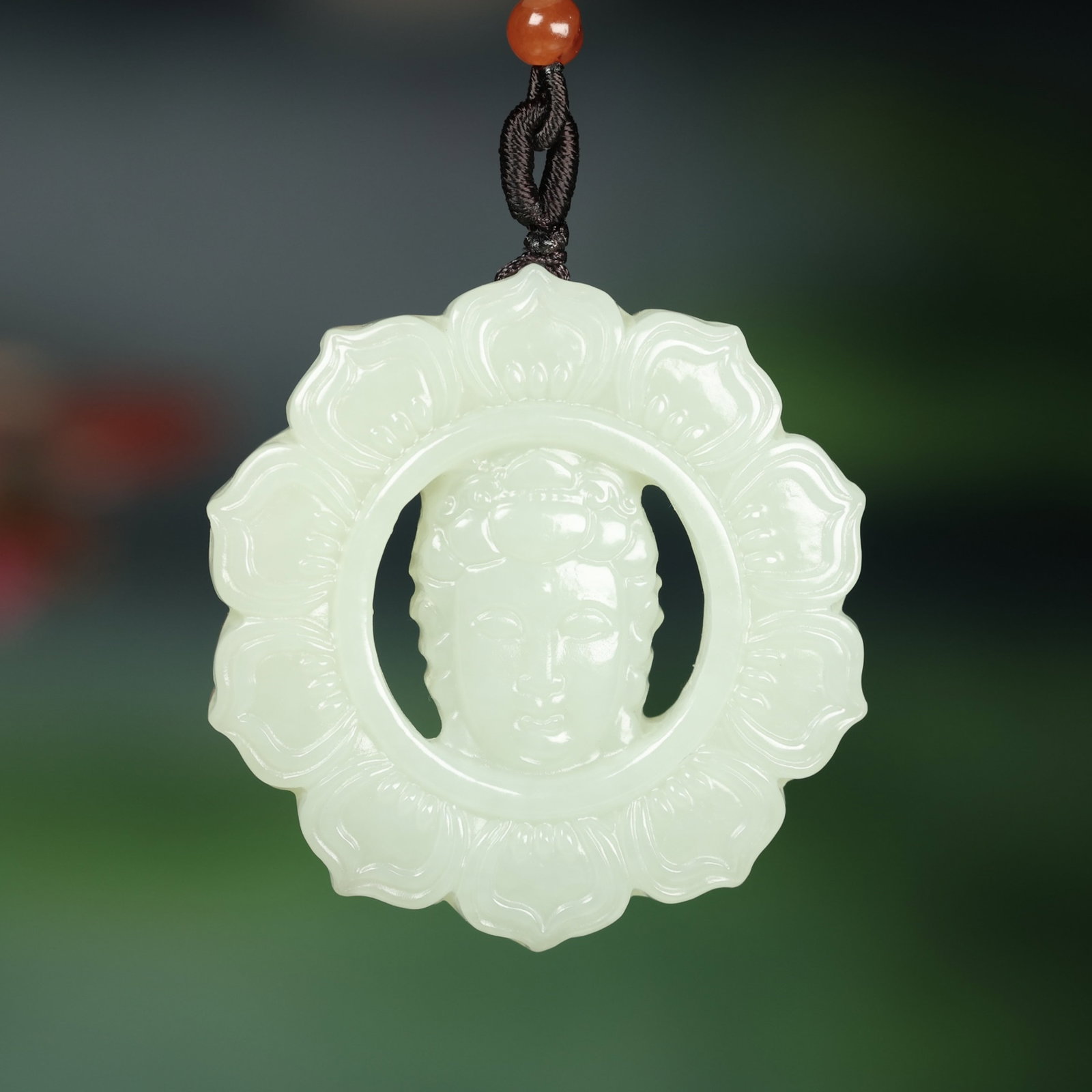 An Exquisite White Jade Avalokitesvara-head Pendant (1 of 6)