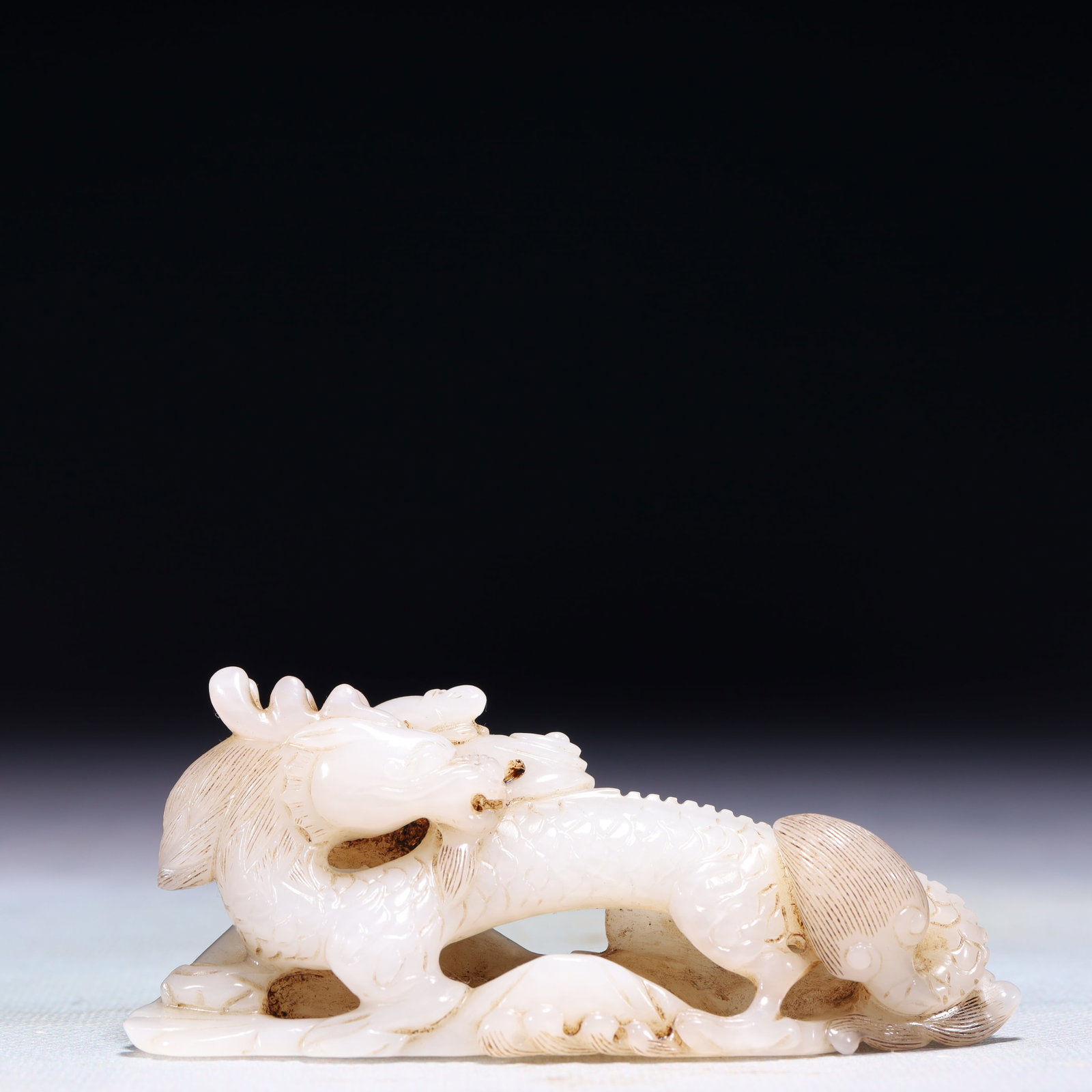An Exquisite White Jade Dragon Ornament: An Exquisite White Jade Dragon Ornament,Qing Dynasty,China,Size:3.9inx1.2inx1.8in,Weight:117.5g 白玉龙摆件,中国清代