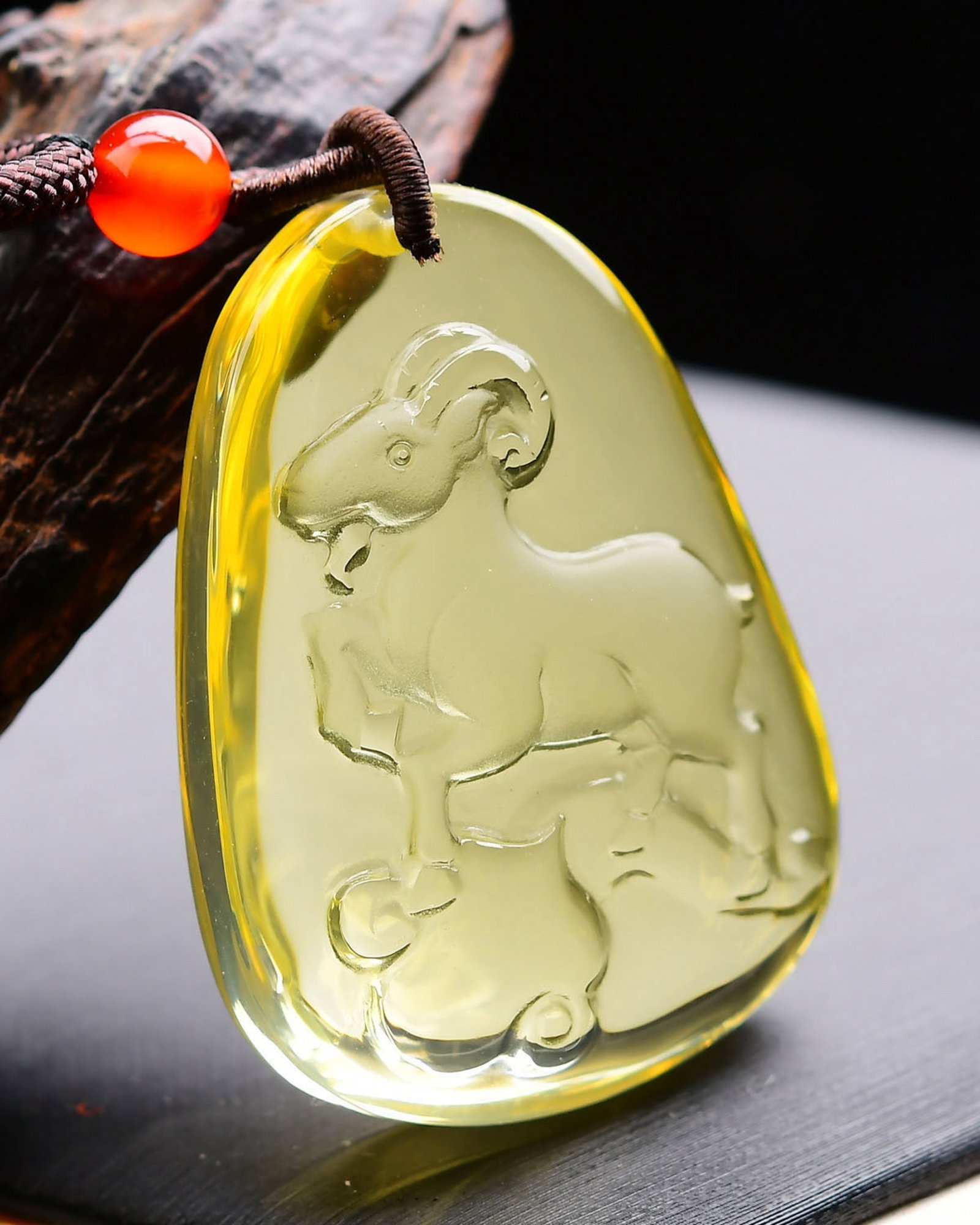 An Exquisite Crystal Sheep Pattern Pendant - 2