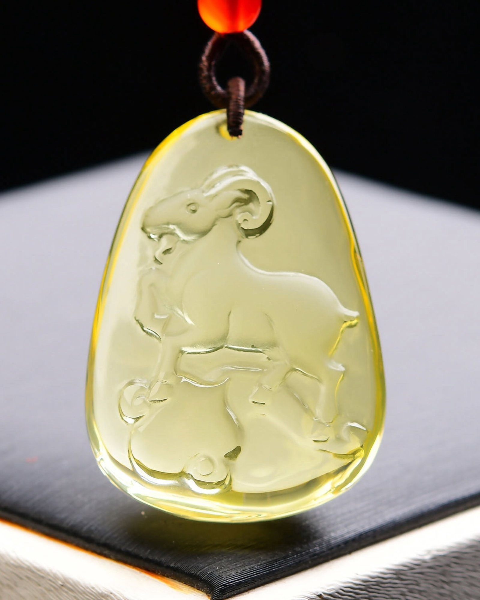An Exquisite Crystal Sheep Pattern Pendant - 3