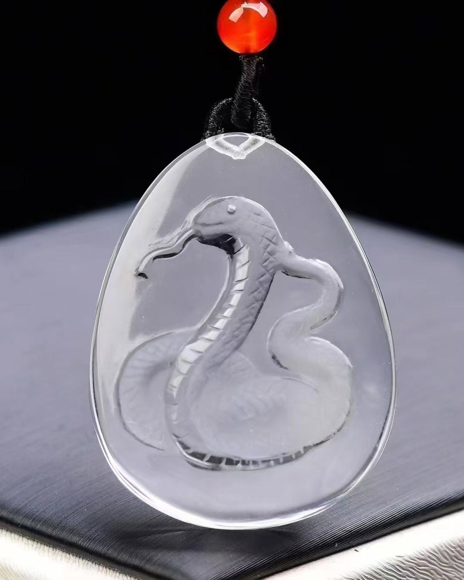 An Exquisite Crystal Snake Pattern Pendant - 3