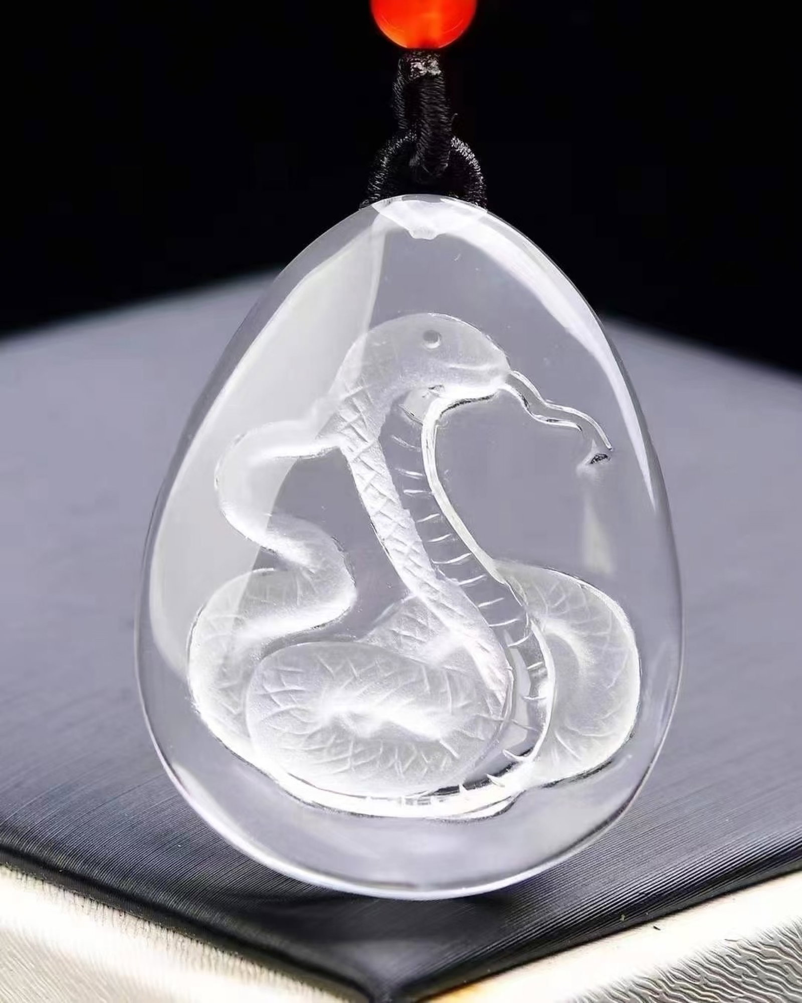 An Exquisite Crystal Snake Pattern Pendant - 4