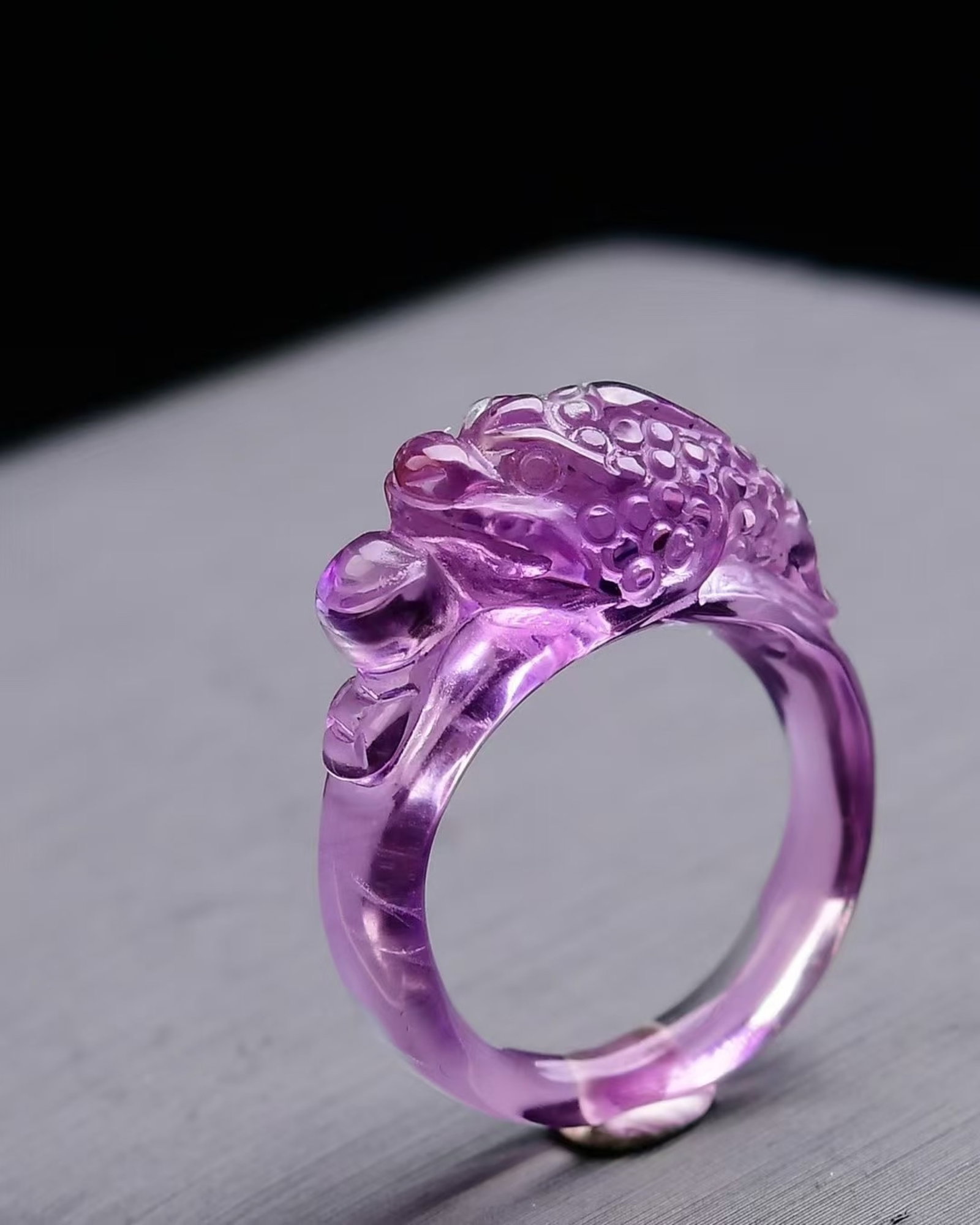 An Exquisite Crystal Golden Toad Pattern Ring: An Exquisite Crystal Golden Toad Pattern Ring,Size:16mmx8mmx3mm,Weight:3g 水晶金蟾纹戒指