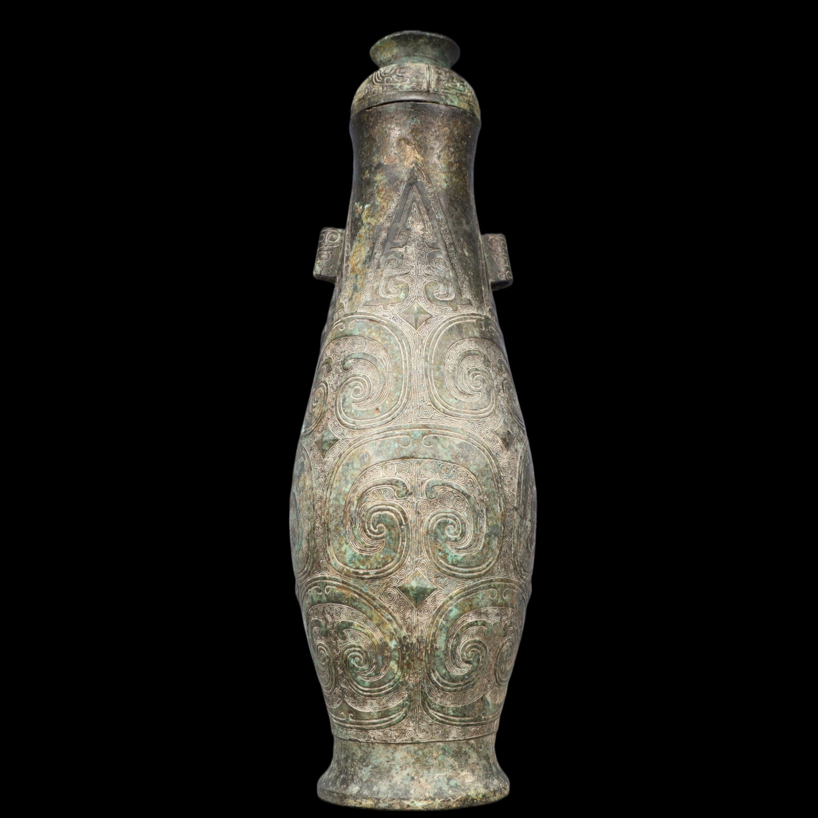 A Rare Bronze Auspicious Cloud Pattern with Cover ,With Inscription: A Rare Bronze Auspicious Cloud Pattern with Cover ,With Inscription,Ancient Time, China,Size:5.5inx17.3in ;Weight:3150g 青铜祥云纹带盖，带铭