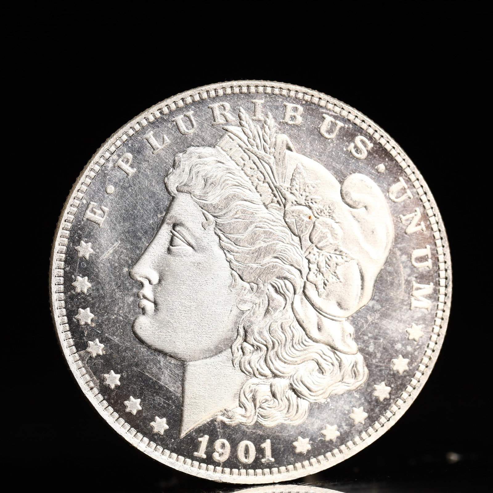 USA Morgan Dollar 1901 Coin: Obv: profile bust with date below and E PLURIBUS UNUM legend and stars around. Rev: eagle with In God we trust above within wreath with UNITED STATES OF AMERICA ONE DOLLAR legend. IN GOD WE TRUST / LI