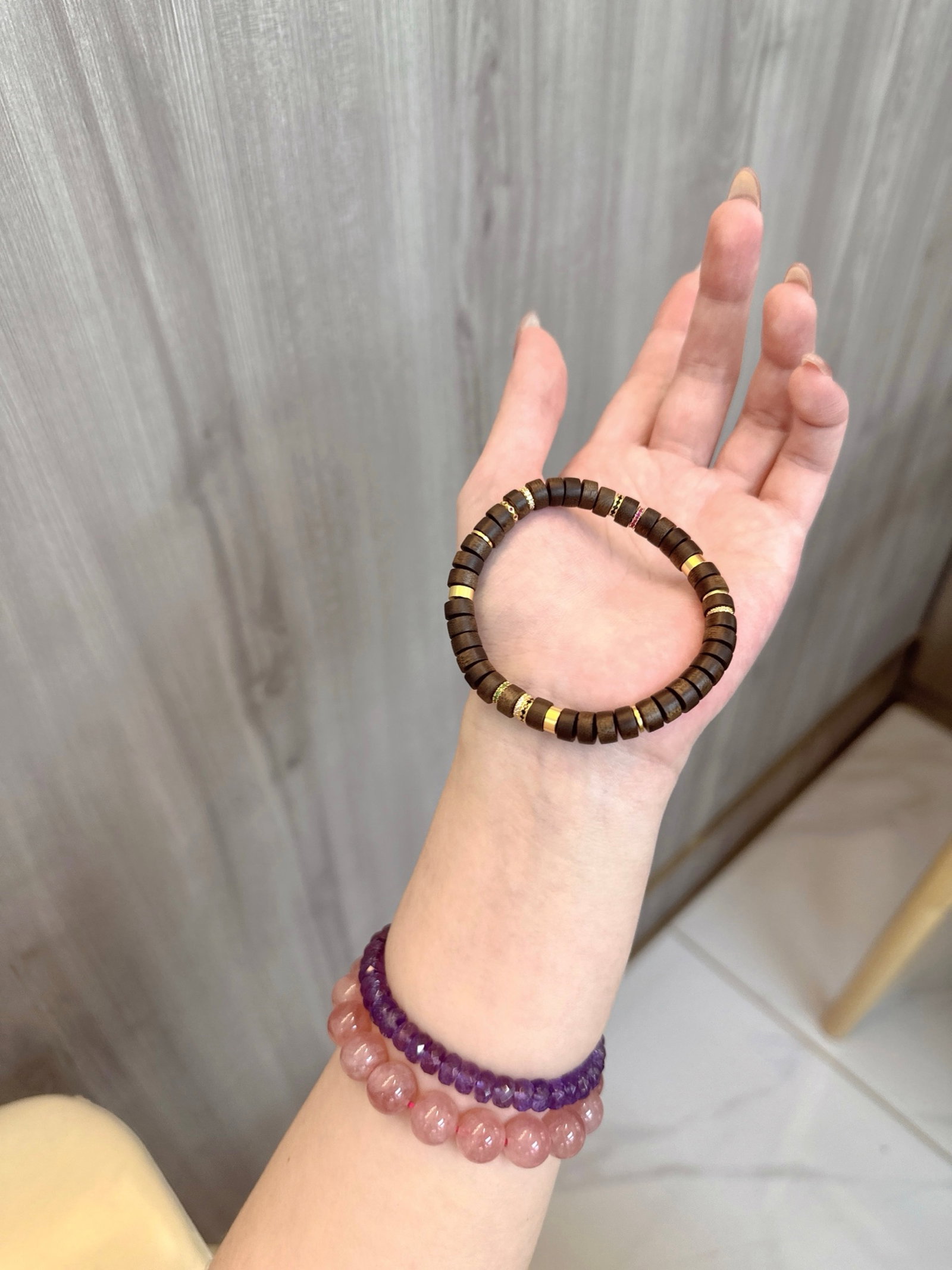 An Exquisite Eaglewood Bracelets - 2
