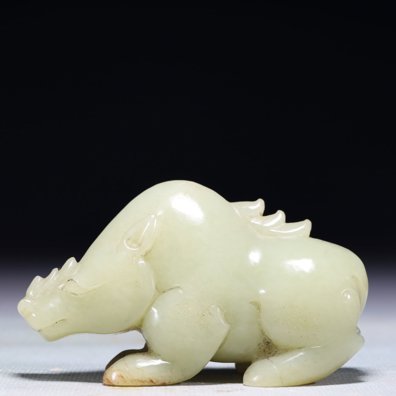 An Exquisite White Jade Auspicious Beast Ornament: An Exquisite White Jade Auspicious Beast Ornament,Qing Dynasty,China,Size:3.1inx1.4inx2in,Weight:195.3g 白玉瑞兽摆件,中国清代