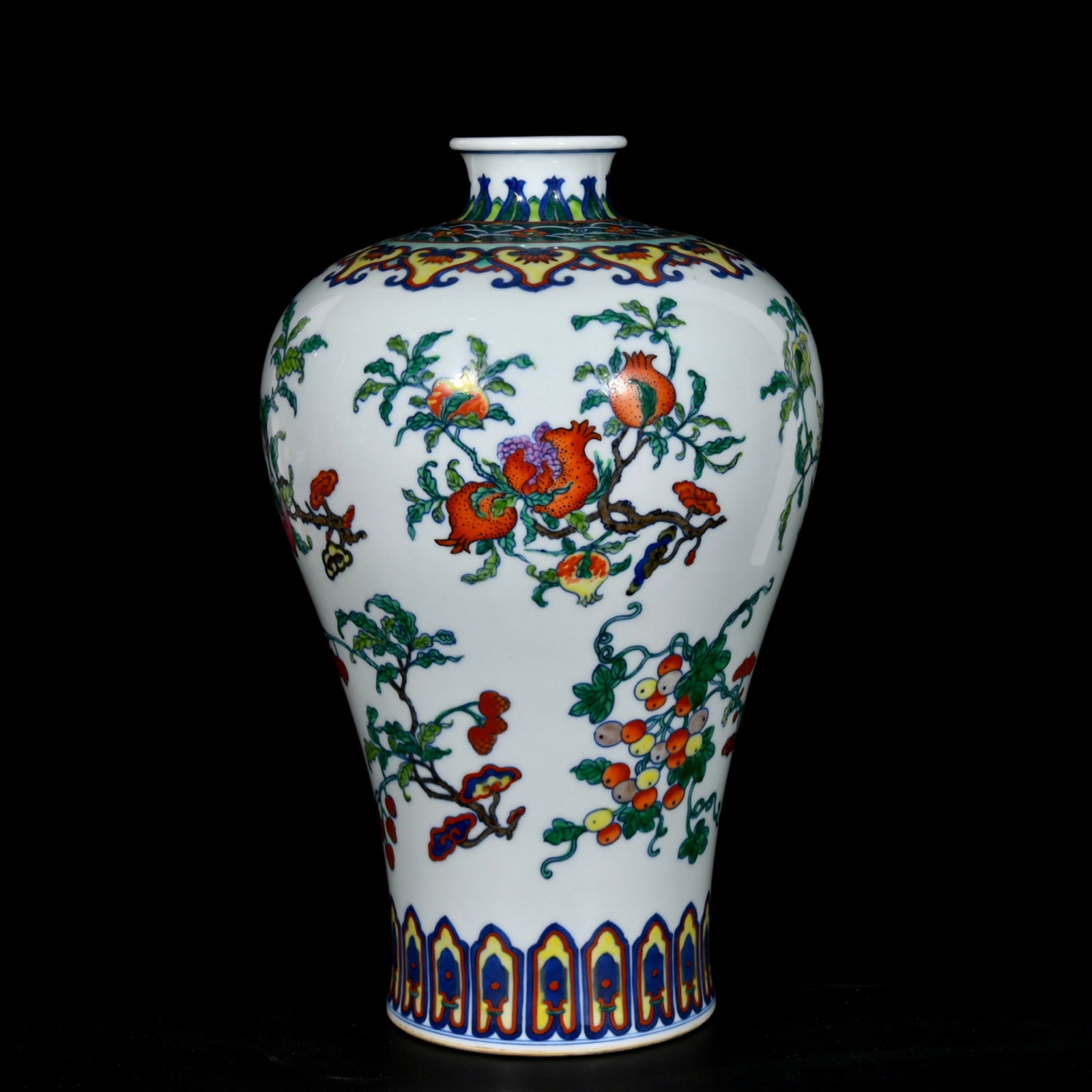 A Rare Wucai Fruit Pattern Vase - 6