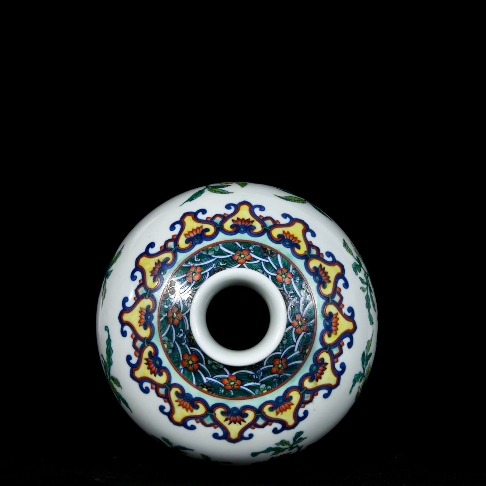 A Rare Wucai Fruit Pattern Vase - 8