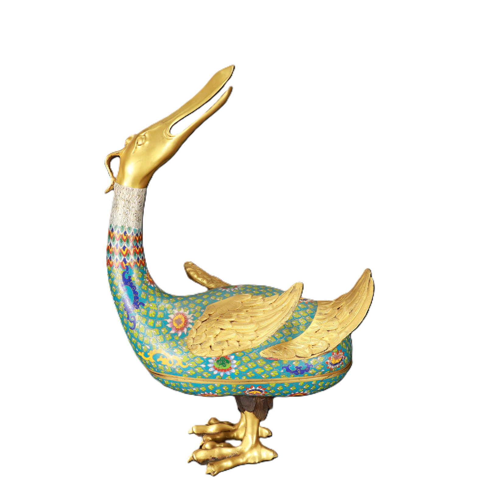 An Exquisite Cloisonne Lotus Pattern Goose Ornament: An Exquisite Cloisonne Lotus Pattern Goose Ornament,Qing Dynasty,China,Qianlong Four-character Mark,Size:11.8inx9.1inx18.5in,Weight:6600g 景泰蓝缠枝莲纹࿓
