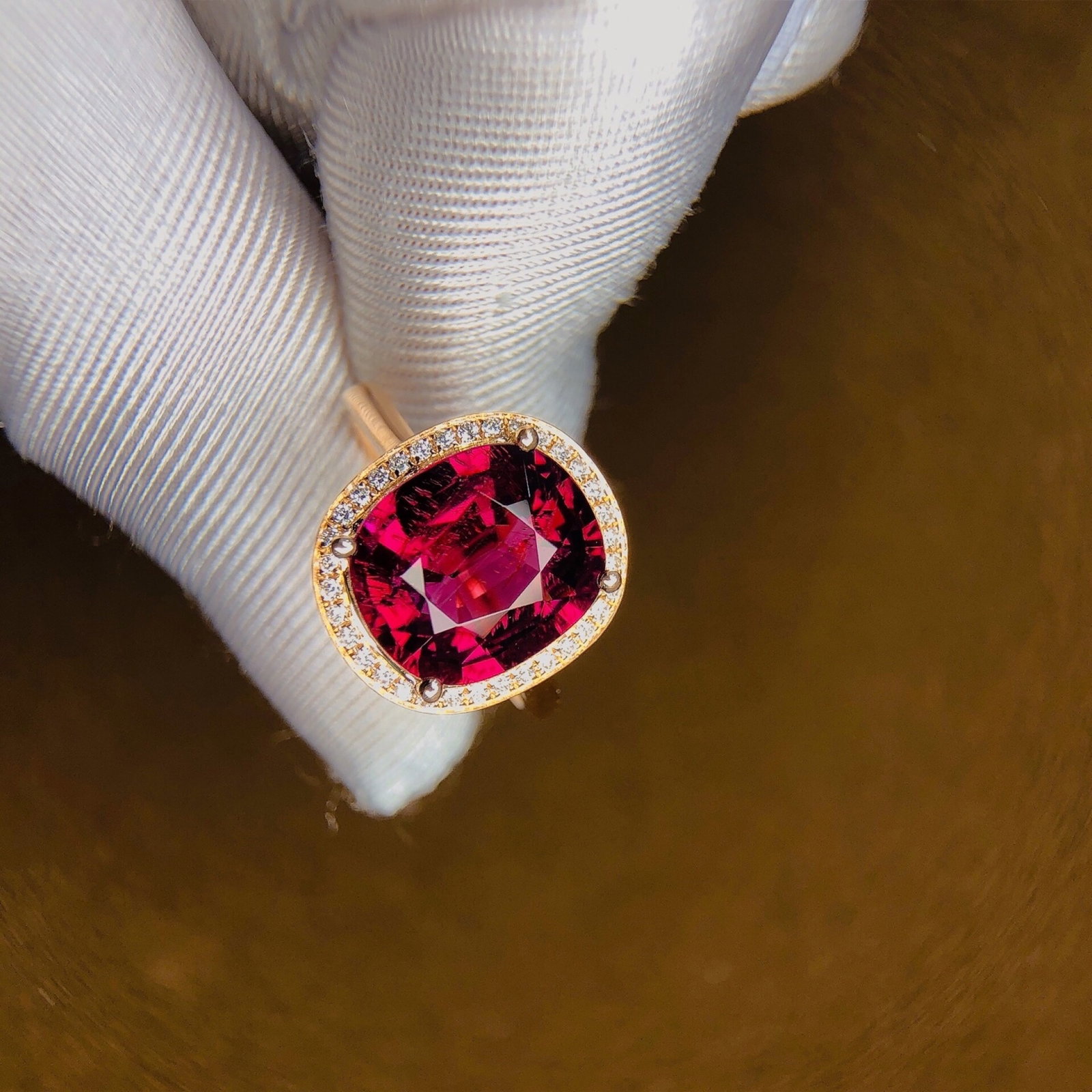 4.55Ctw Sterling Silver-Gold Plated Inlaid Natural Tourmaline Ring: 4.55Ctw Sterling Silver-Gold Plated Inlaid Natural Tourmaline Ring,Size:9.8mmx11.6mm 4.55Ctw纯银镀金嵌天然碧玺戒指