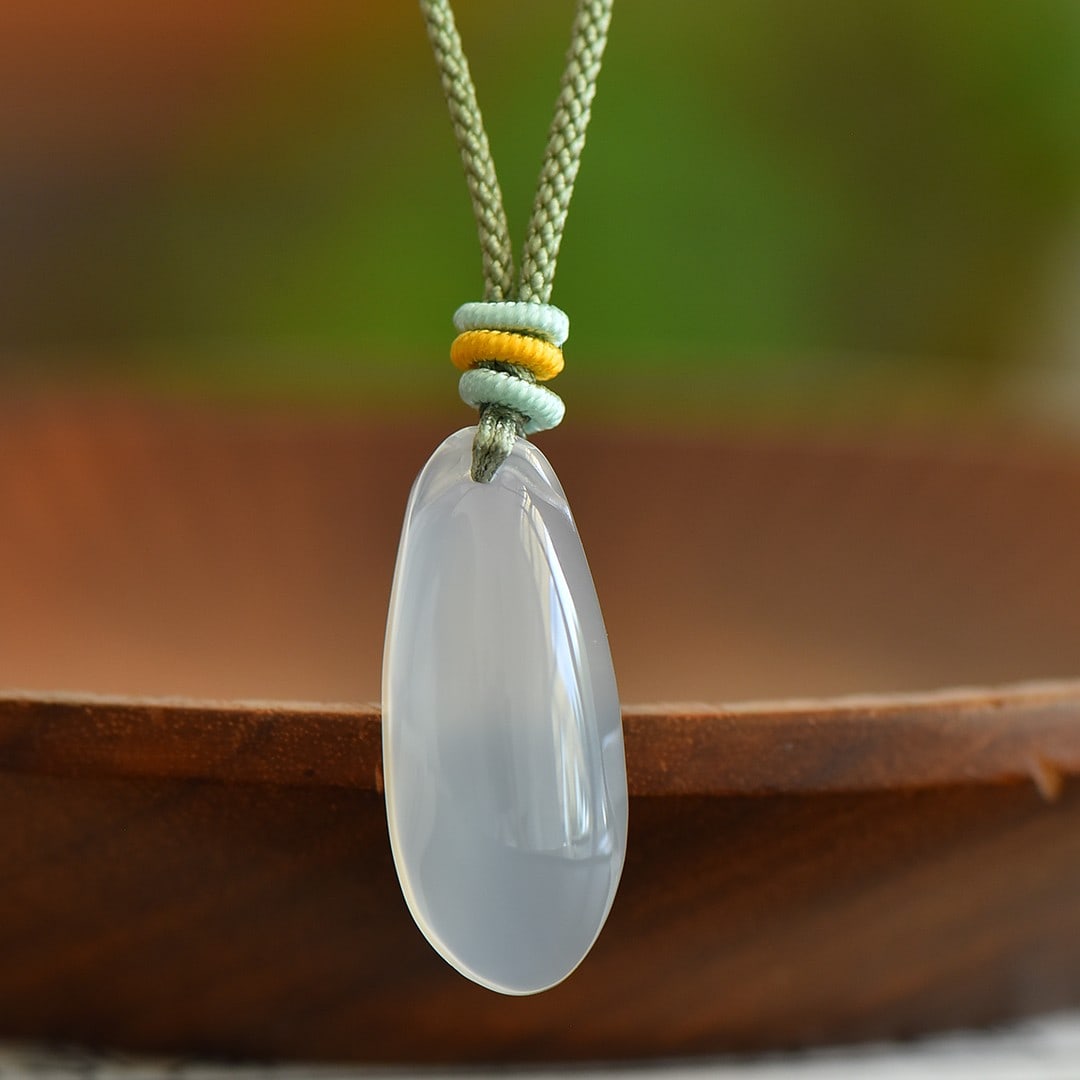 An Exquisite Jadeite Pendant - 2