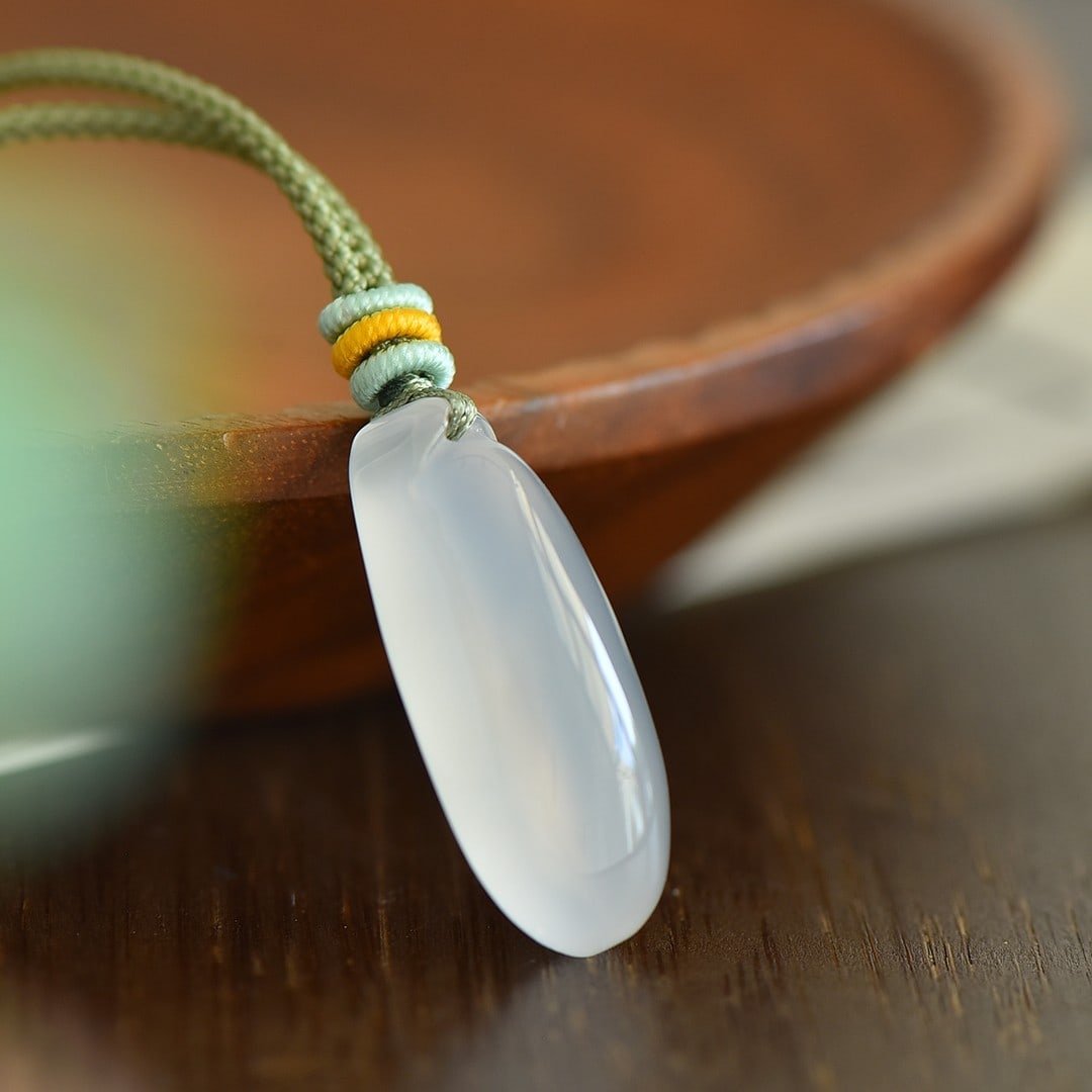 An Exquisite Jadeite Pendant - 3