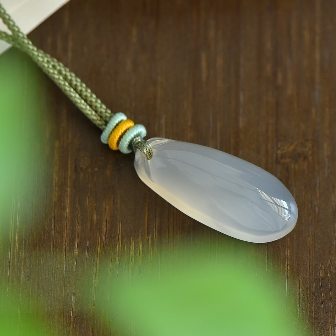 An Exquisite Jadeite Pendant - 4