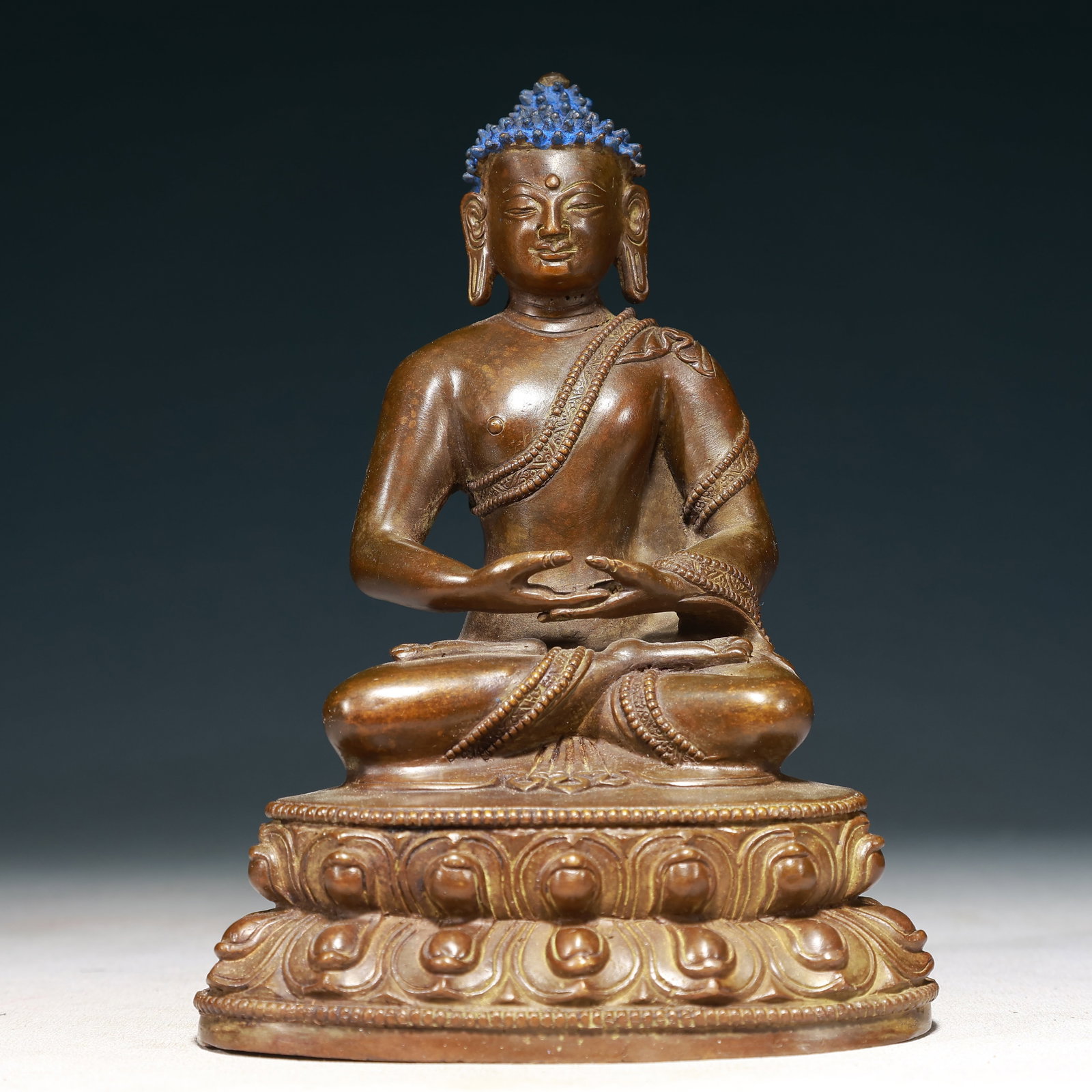 A Solemn Bronze Statue of Sakyamuni: A Solemn Bronze Statue of Sakyamuni,Qing Dynasty,China,Size:5.1inx3.7inx7.3in,Weight:1300g 铜如来像,中国清代