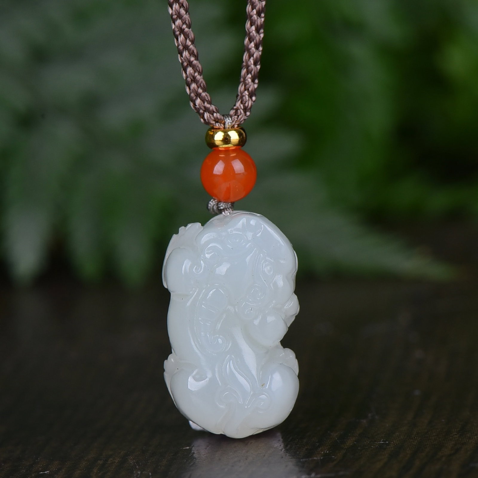 An Exquisite White Jade Auspicious Beast Pendant: An Exquisite White Jade Auspicious Beast Pendant,Size:12mmx21mmx10mm 寓意: 天地守护 吉祥如意 辟邪护佑 白஍
